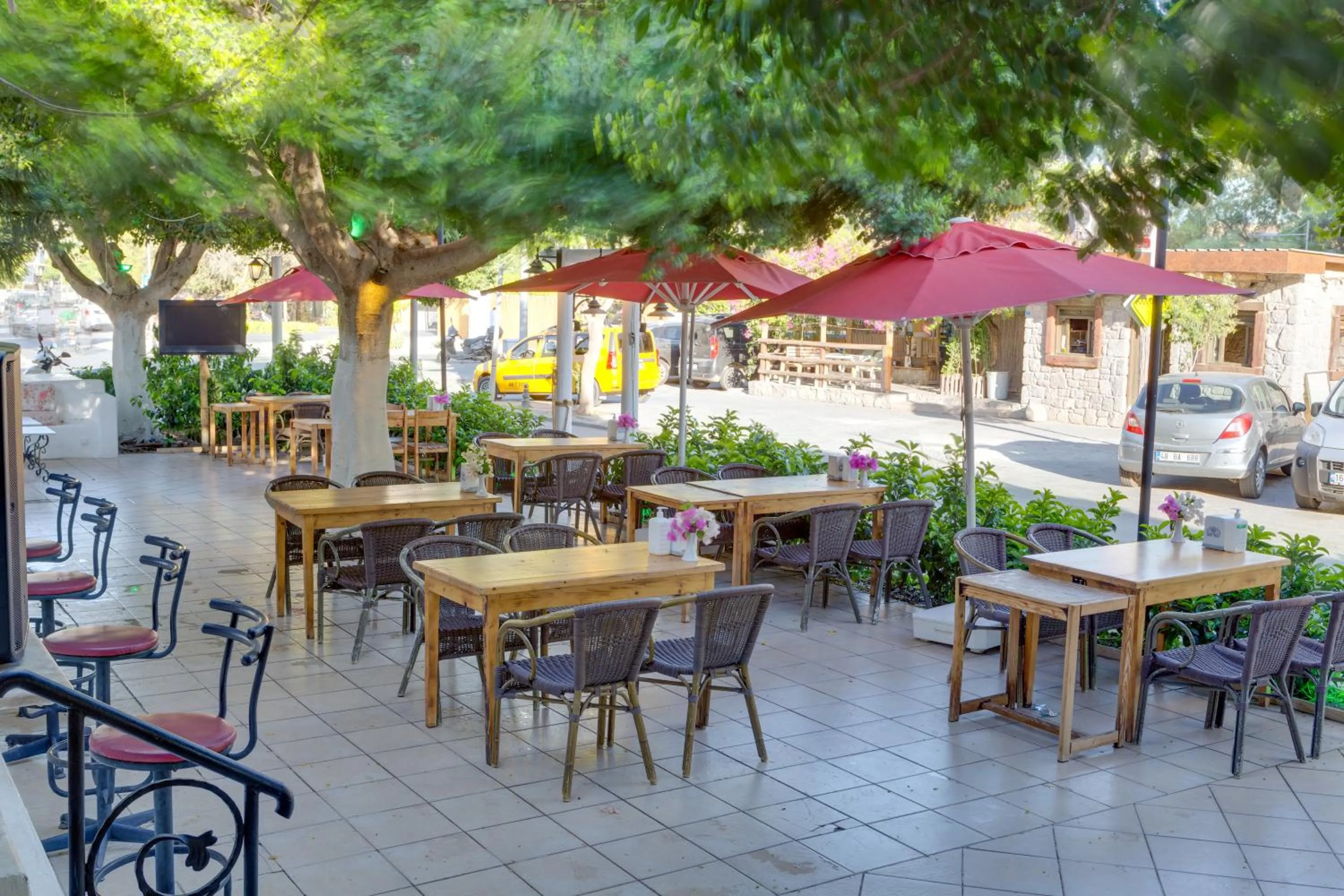 Restaurant/places to eat in The Hello Hotel