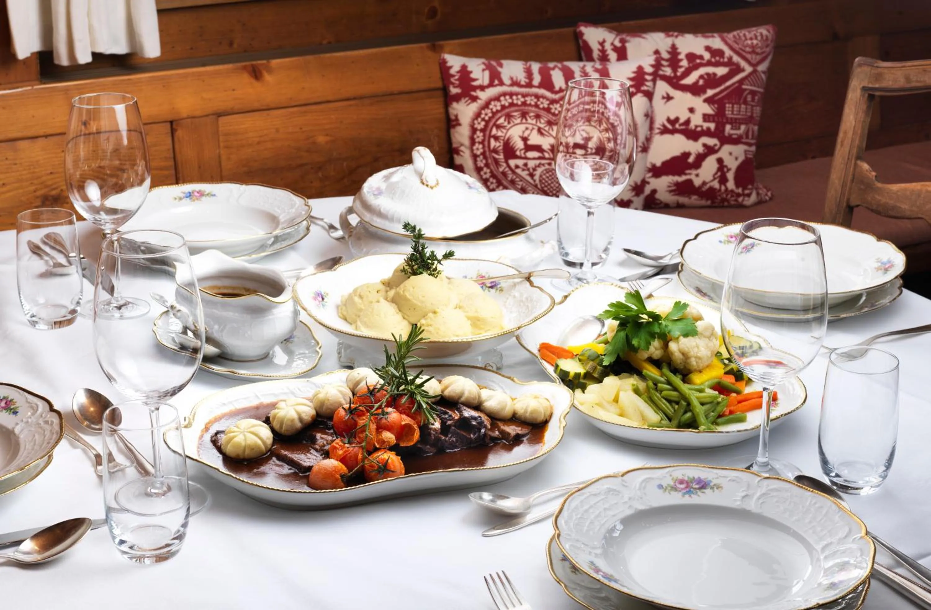 Food and drinks in Hotel Restaurant Hammer