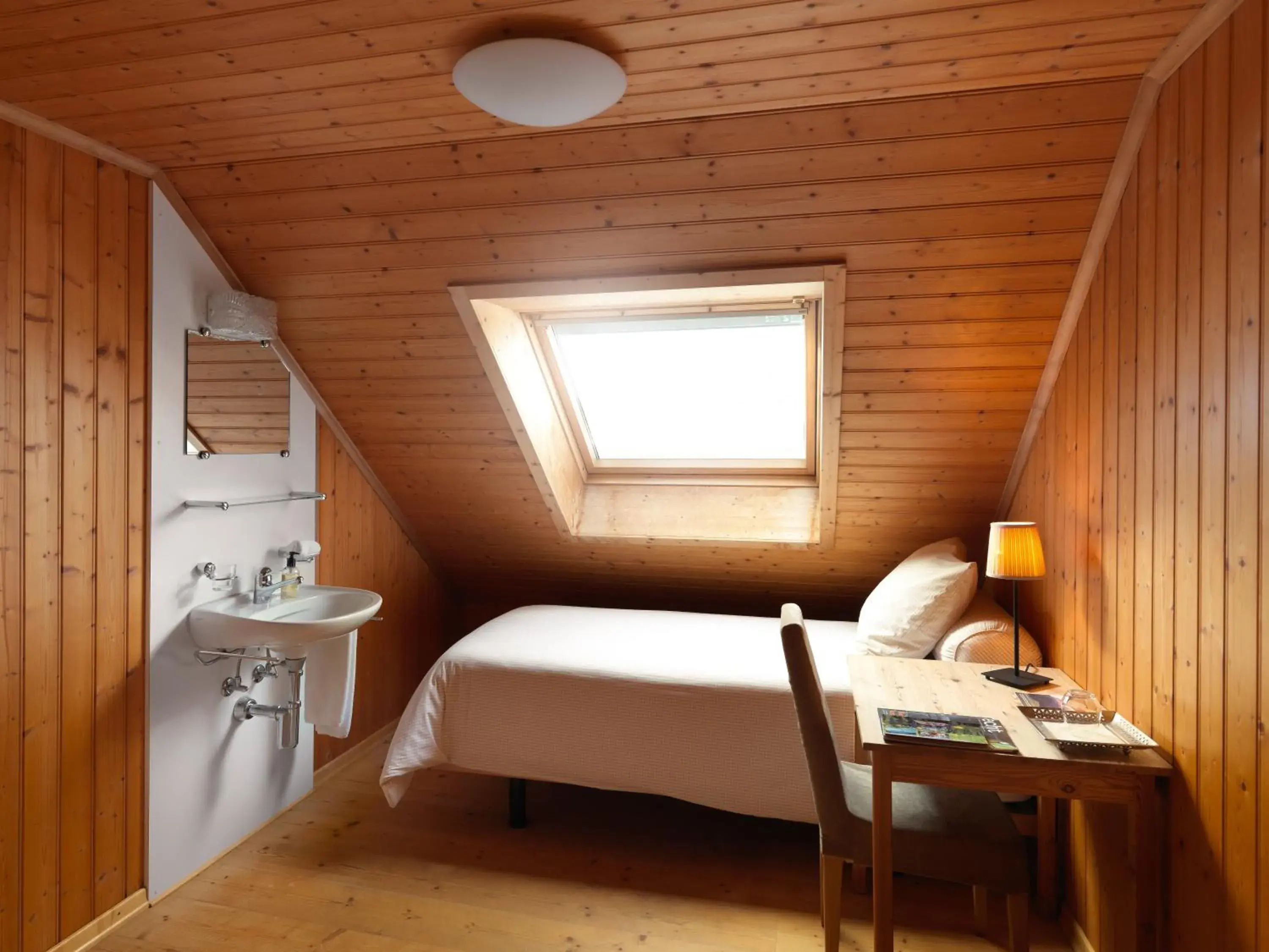 Single Room with Shared Bathroom in Hotel Restaurant Hammer Single Room with Shared Bathroom in Hotel Restaurant Hammer