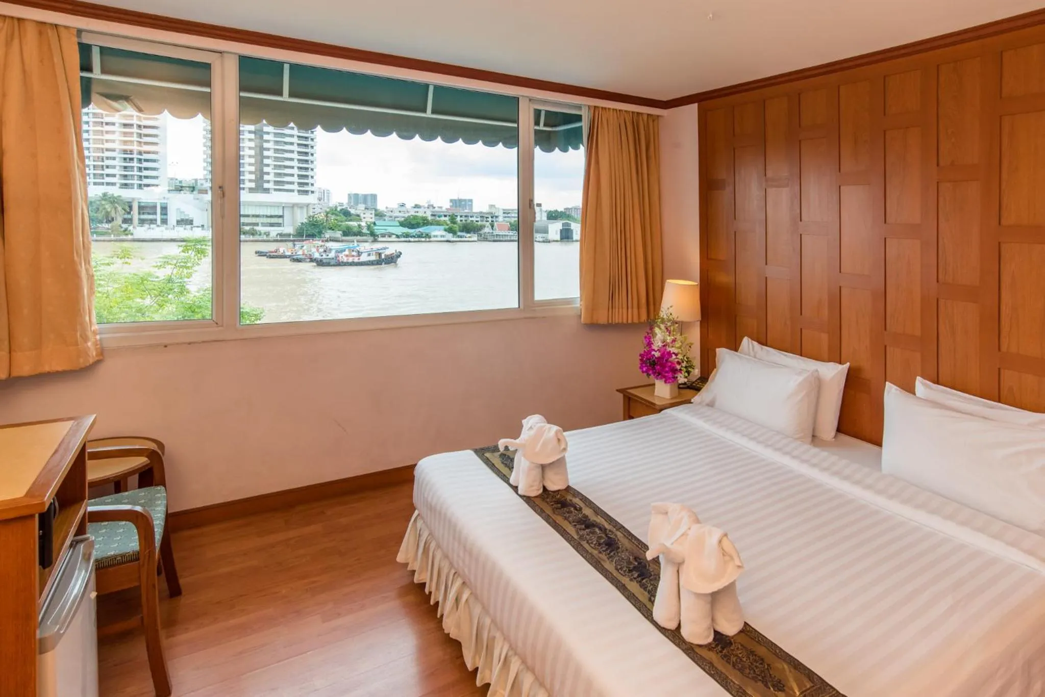 Bed in New Siam Riverside