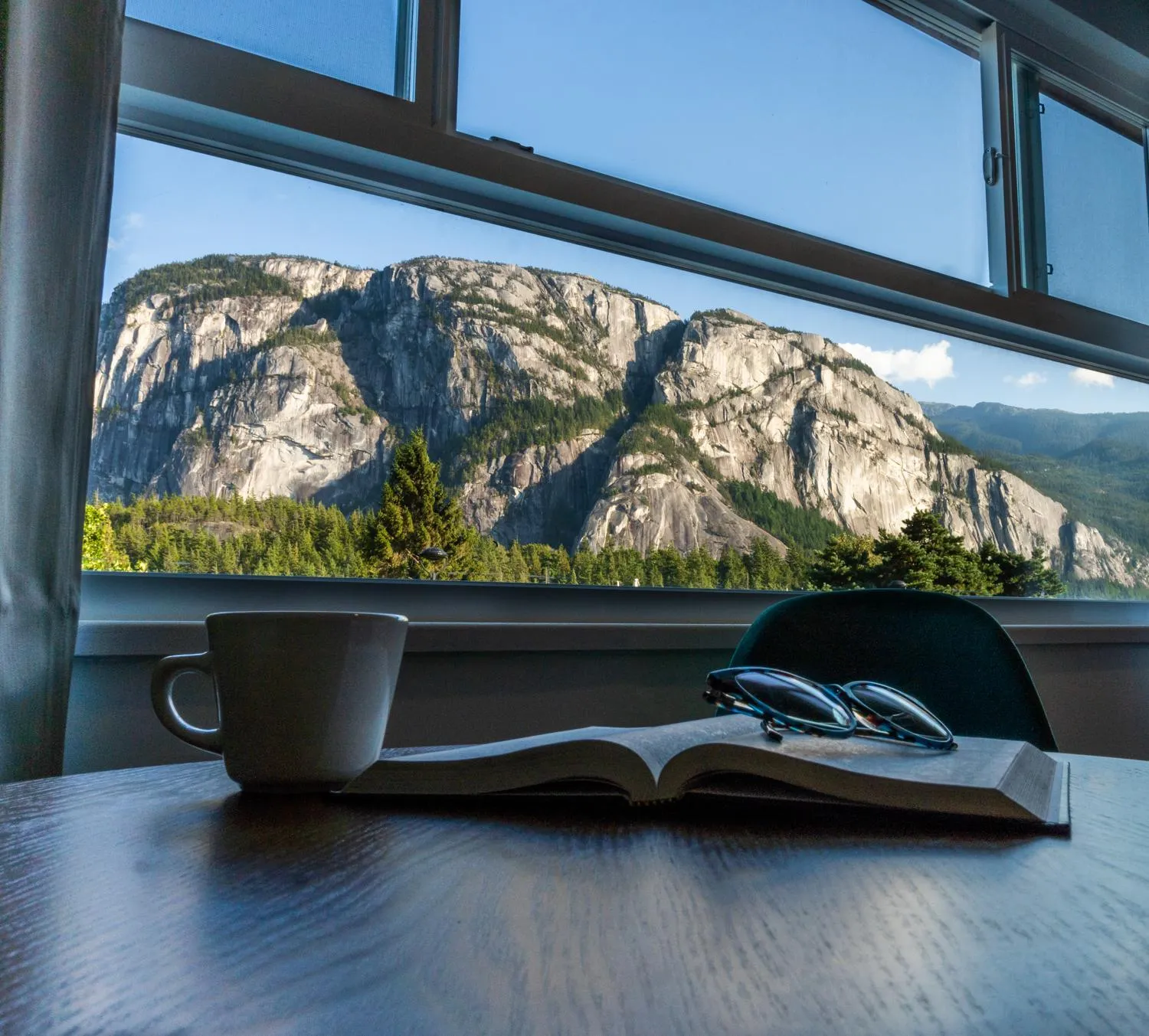 Mountain view in August Jack Inn