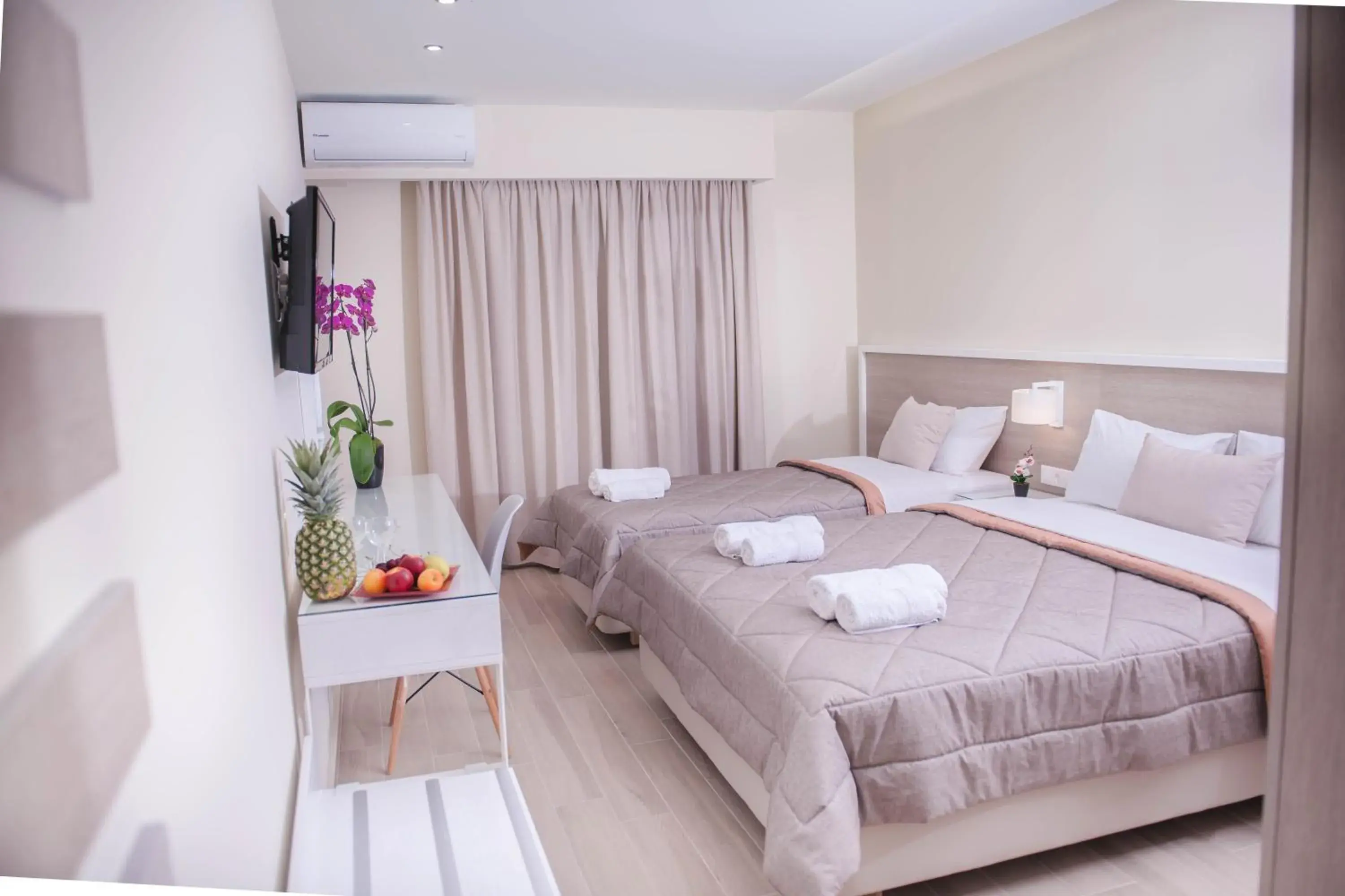 Superior Triple Room in Hotel Vizantio Superior Triple Room in Hotel Vizantio