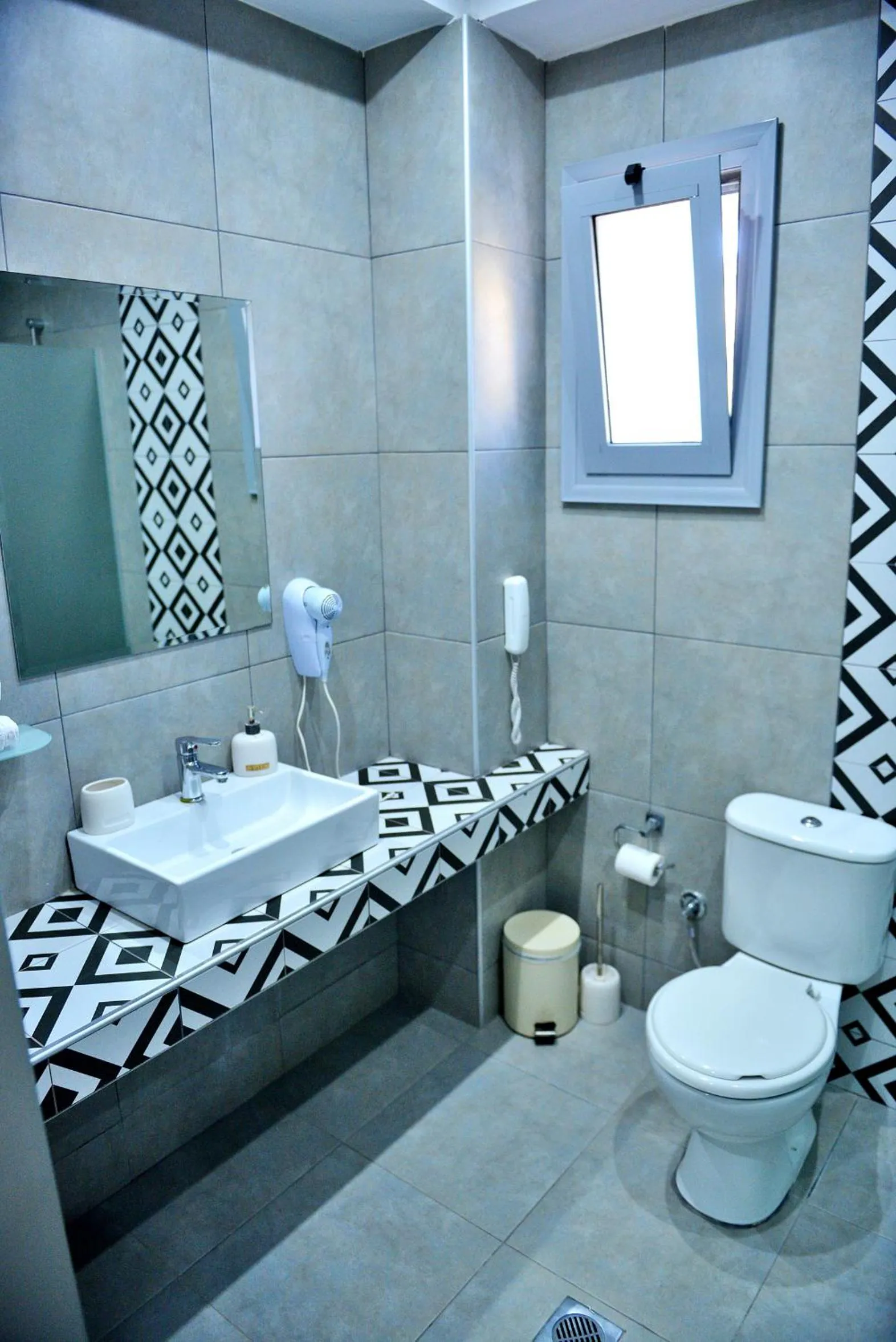 Toilet in Maroula Studios