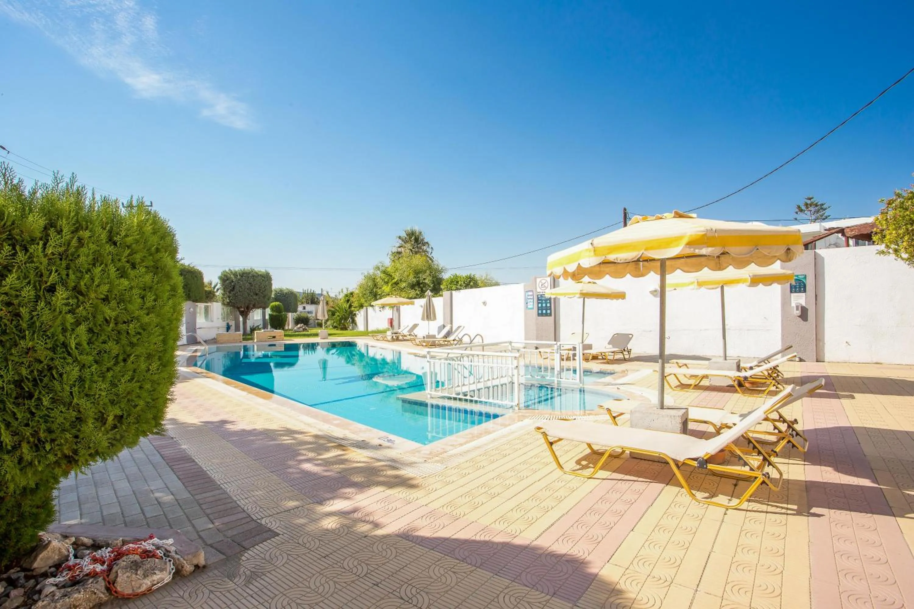 Swimming pool in Maroula Studios