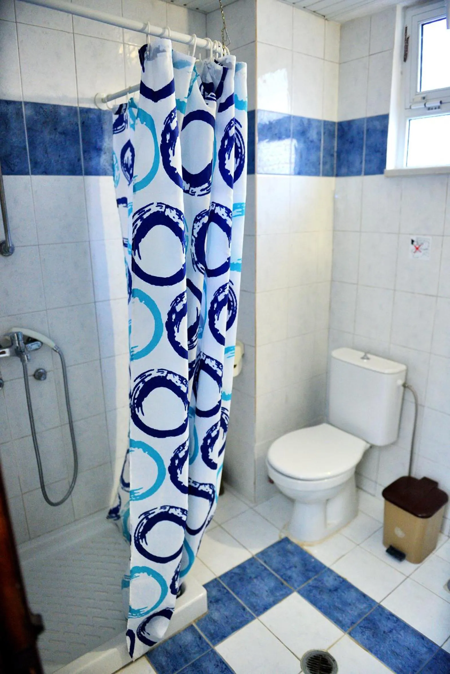 Toilet in Maroula Studios