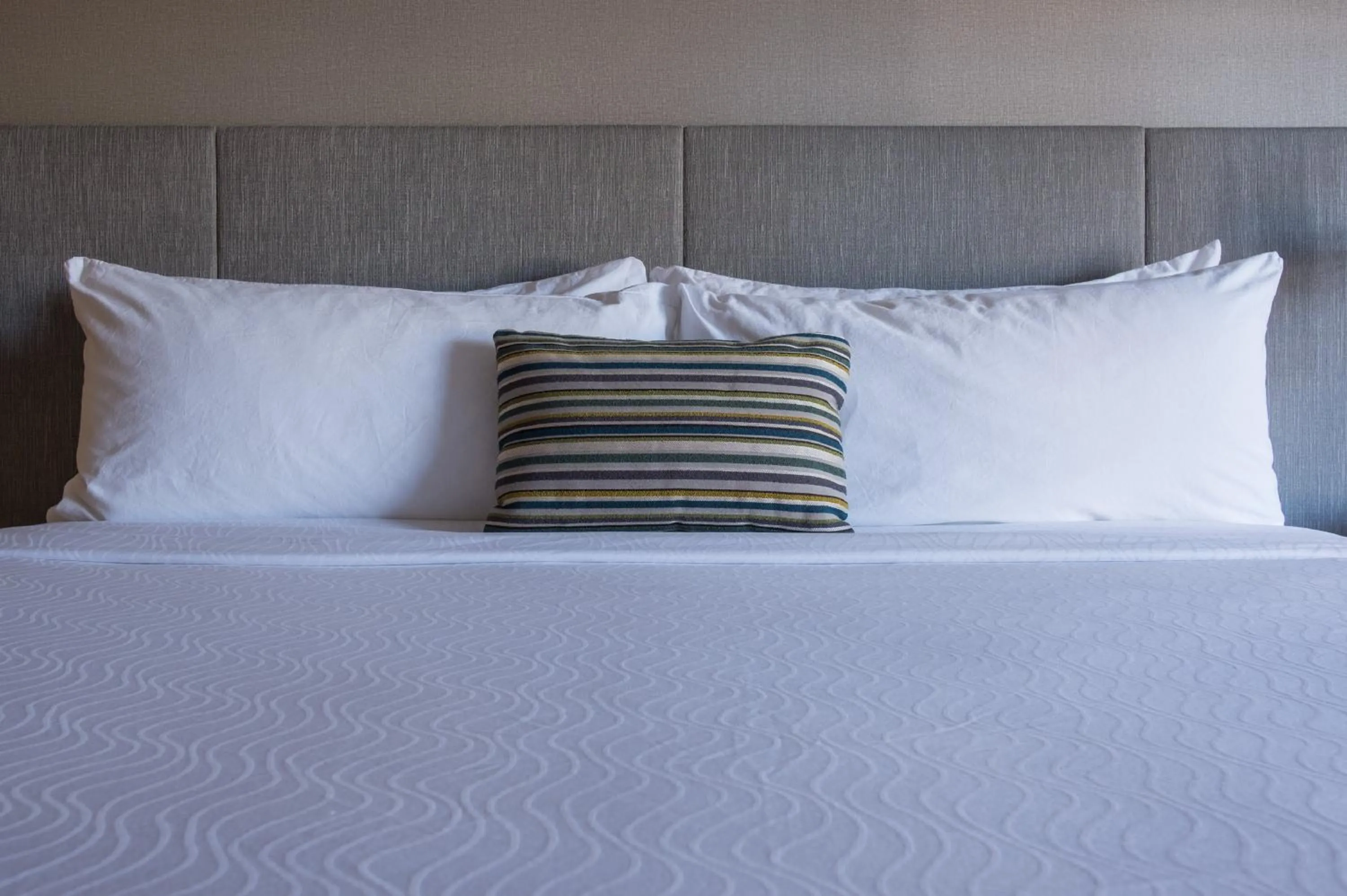 Photo of the whole room, Bed in Hotel Indigo Napa Valley by IHG