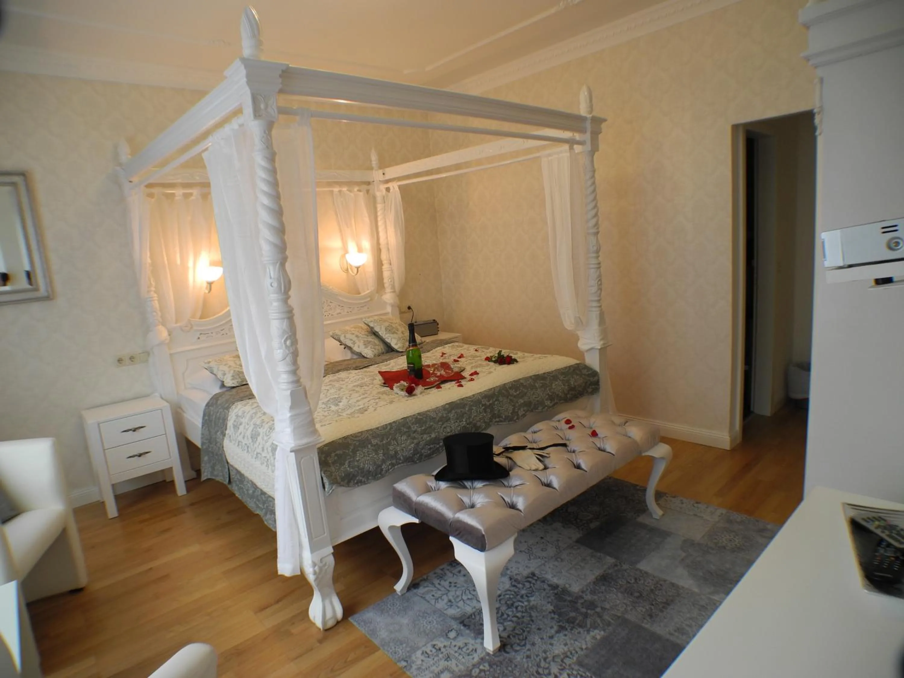 Photo of the whole room, Bed in Stadtparkhotel Alexandra