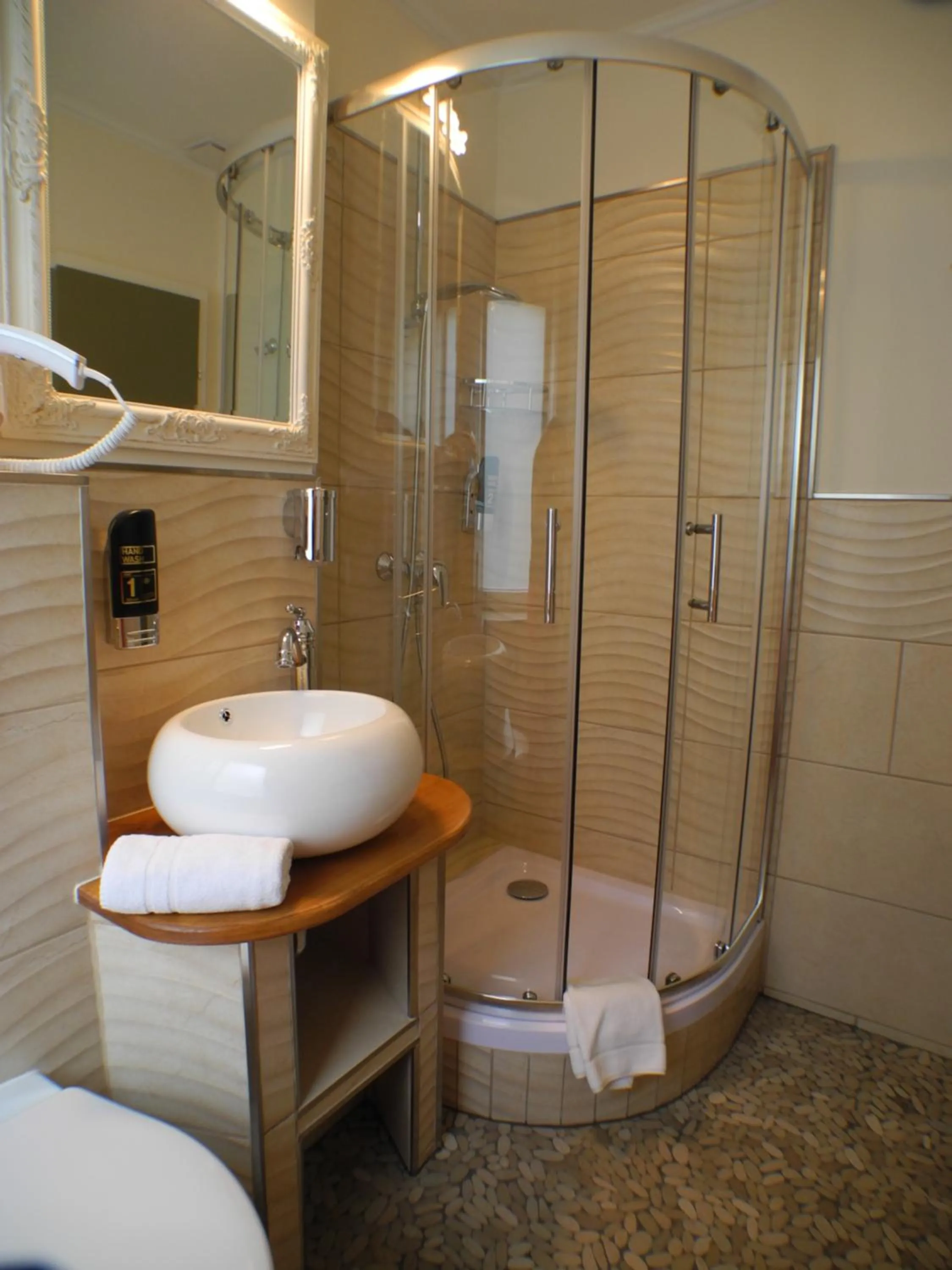 Bathroom in Stadtparkhotel Alexandra