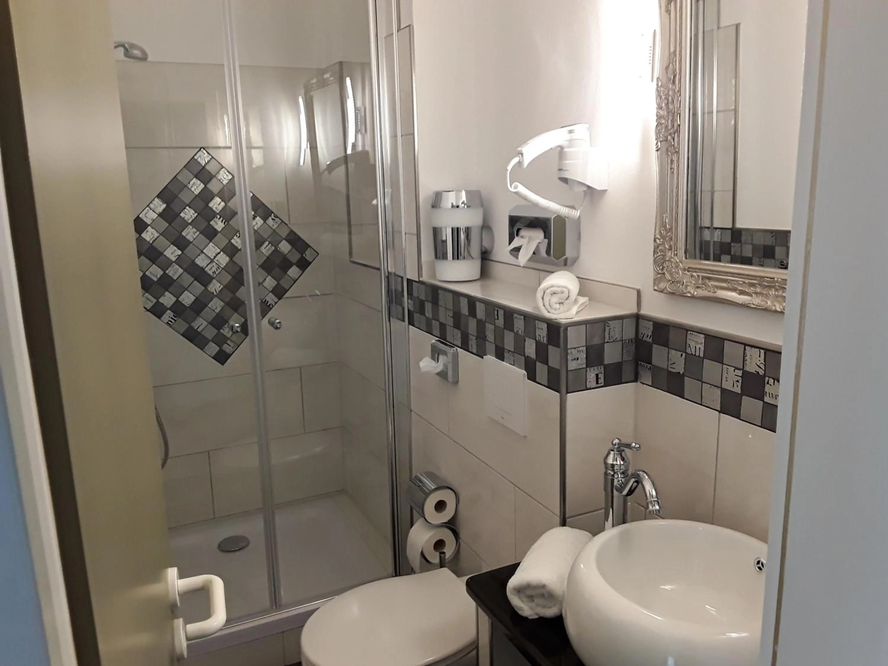 Bathroom in Stadtparkhotel Alexandra