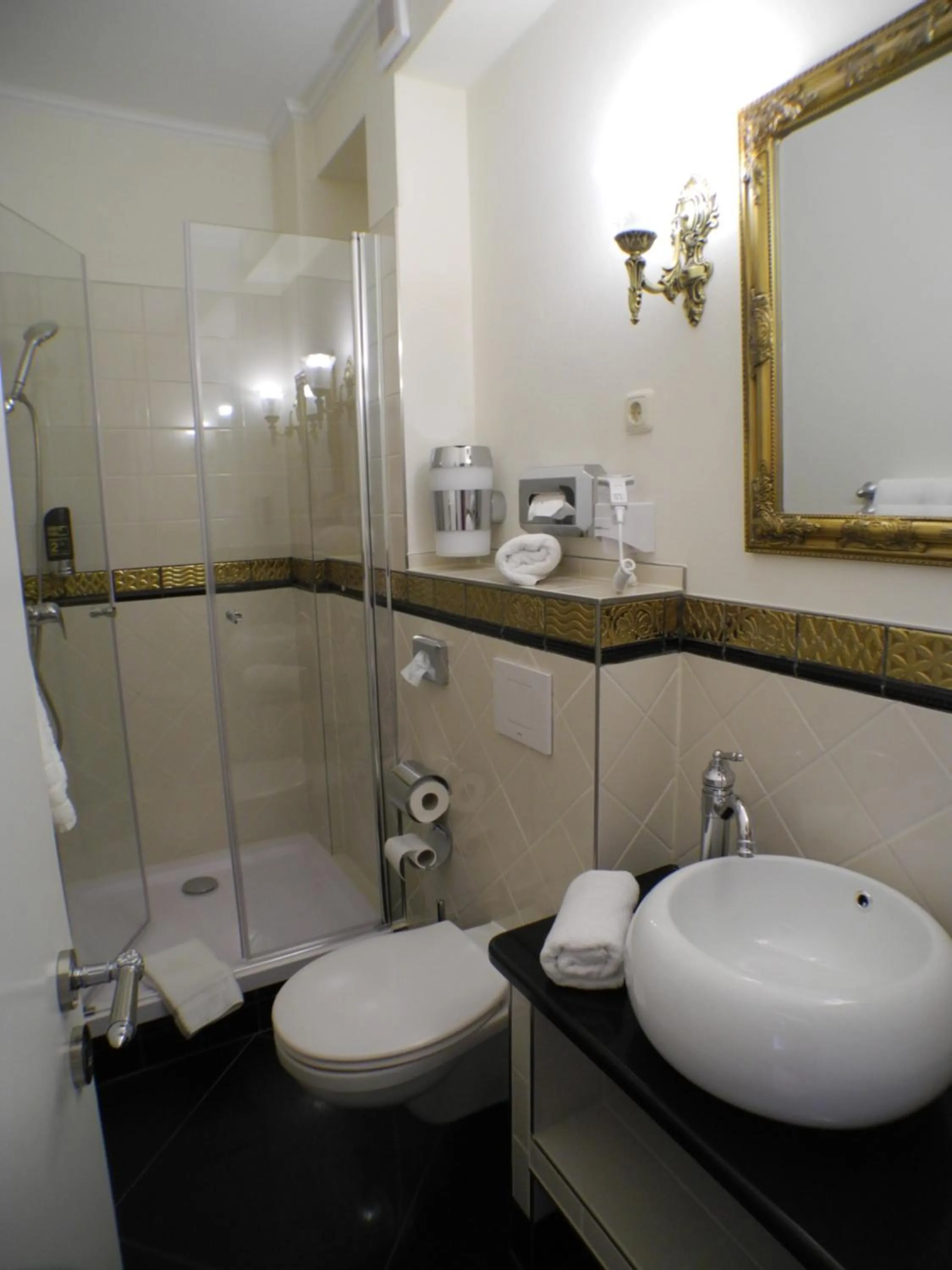 Bathroom in Stadtparkhotel Alexandra