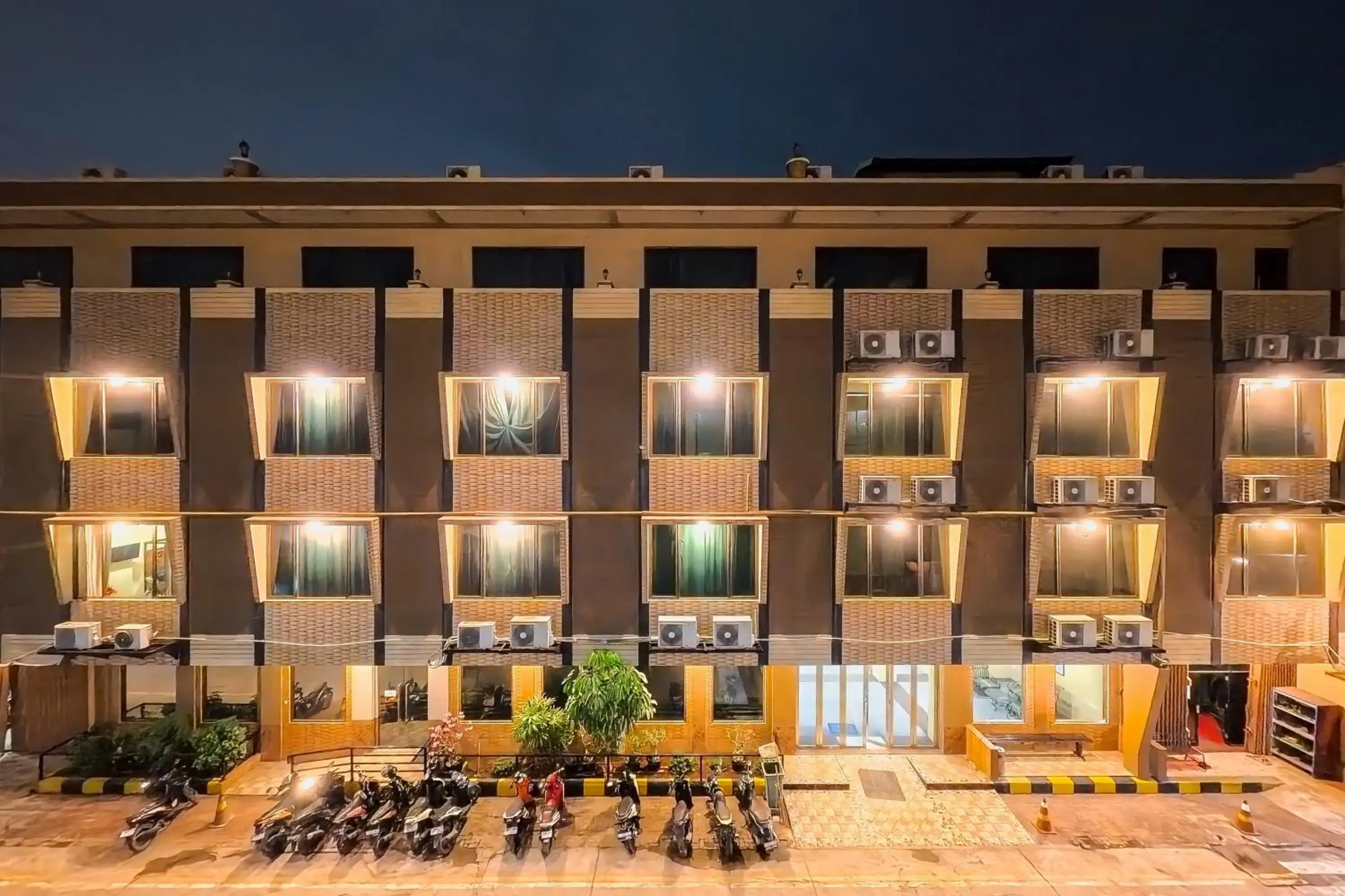 Facade/entrance in Sans Vibes Joe Hotel Soekarno Hatta Airport Facade/entrance in Sans Vibes Joe Hotel Soekarno Hatta Airport