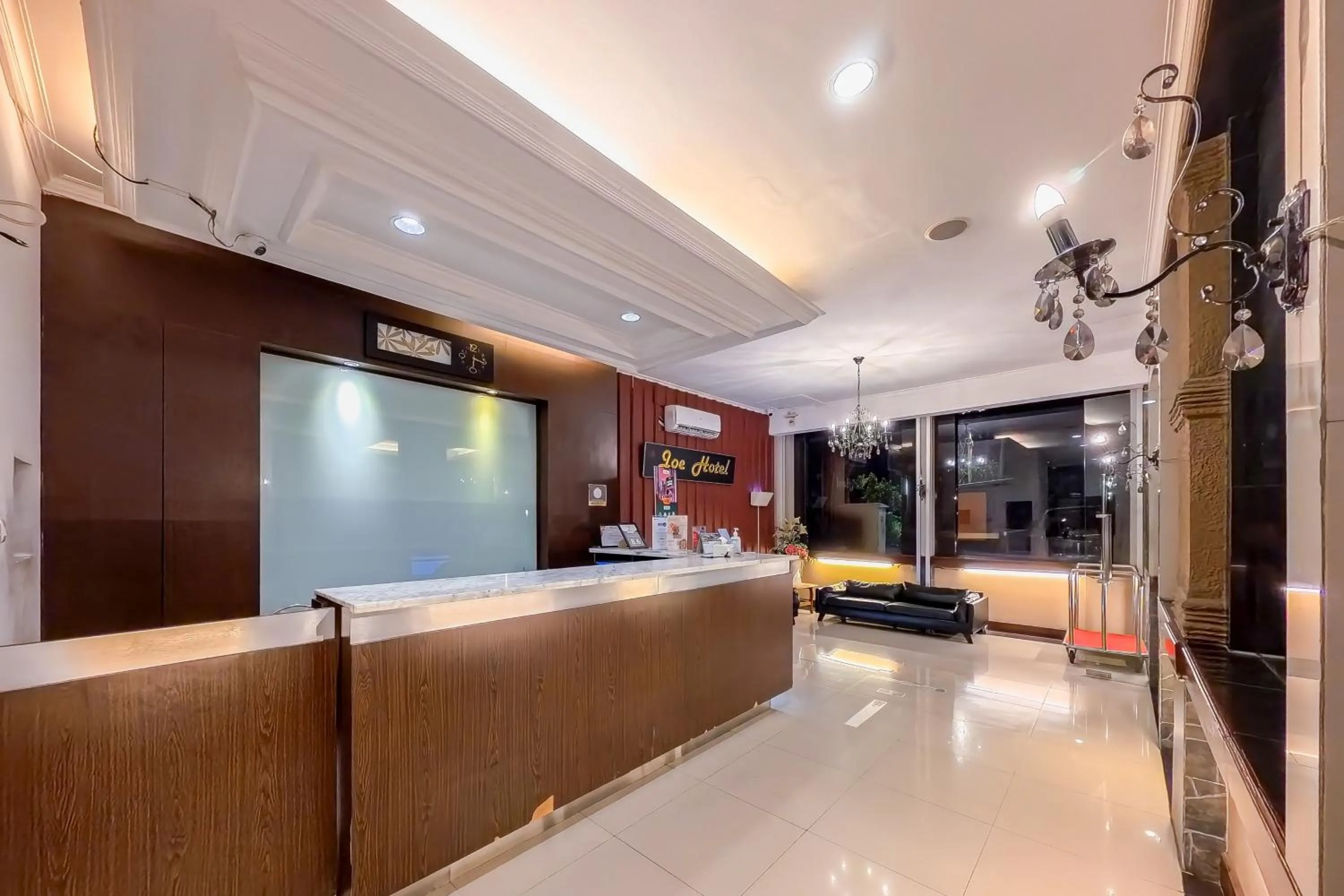 Lobby or reception in Sans Vibes Joe Hotel Soekarno Hatta Airport