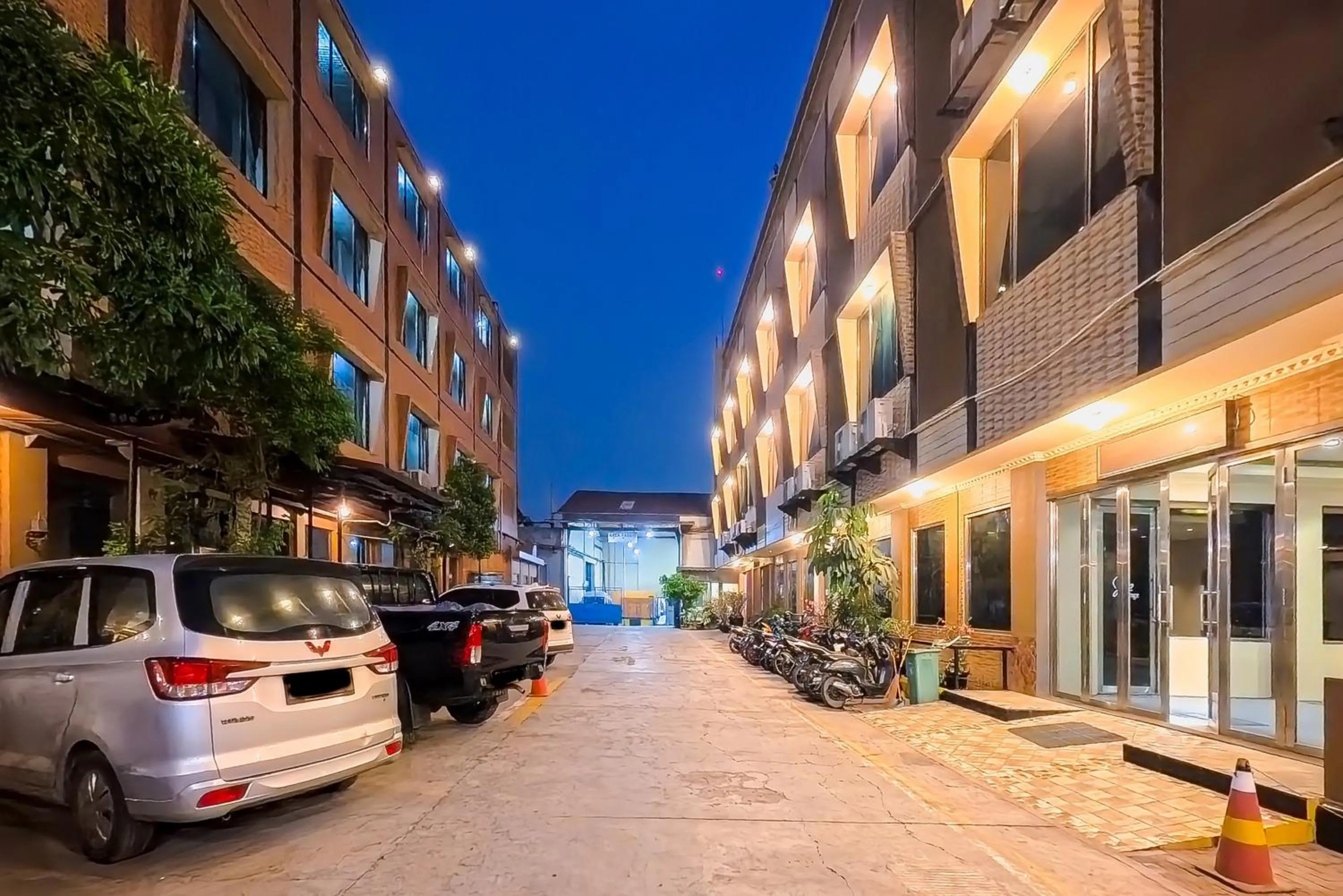 Parking in Sans Vibes Joe Hotel Soekarno Hatta Airport