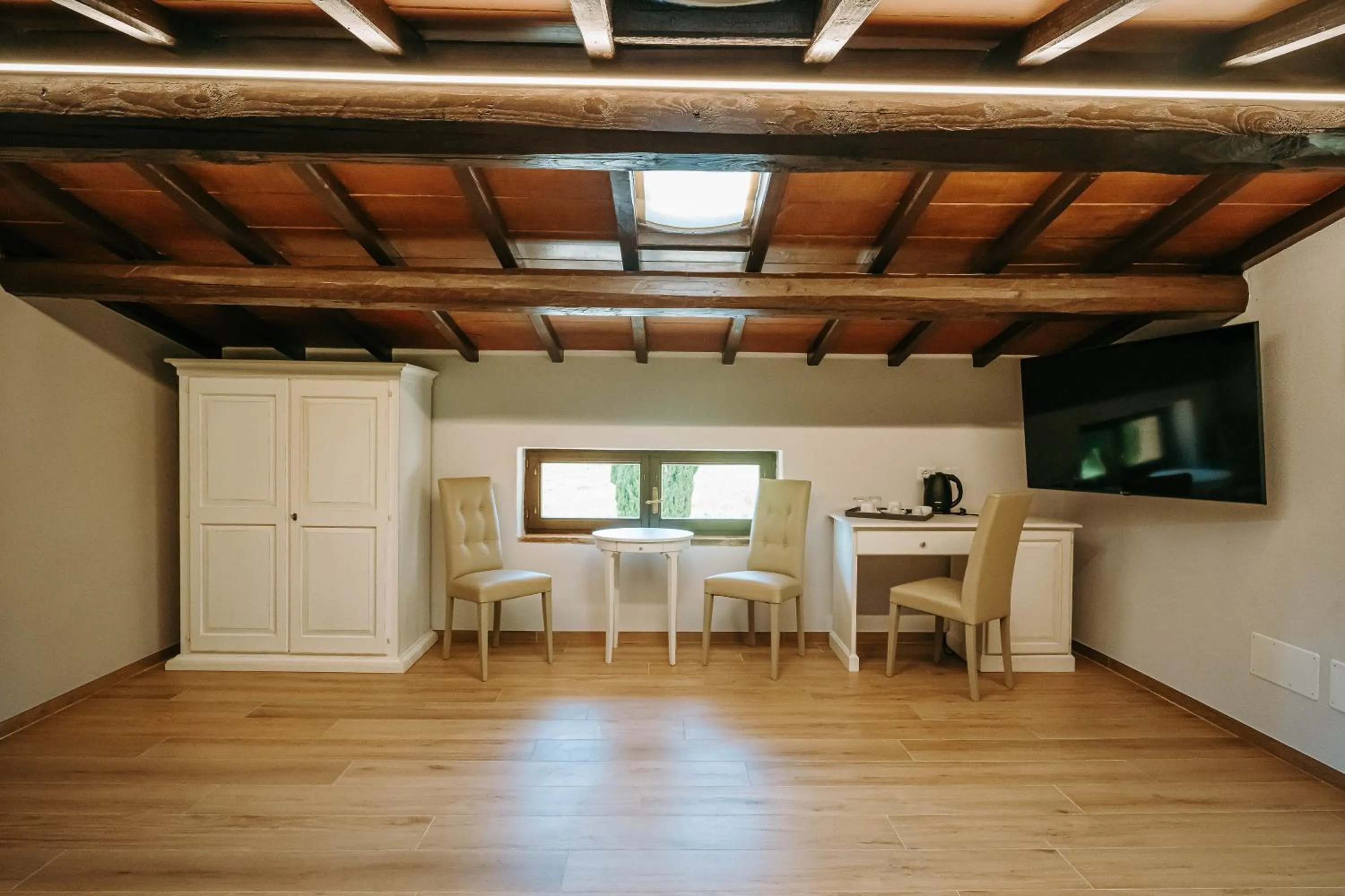 TV and multimedia in Borgo Il Poggiaccio Residenza Turistico Alberghiera