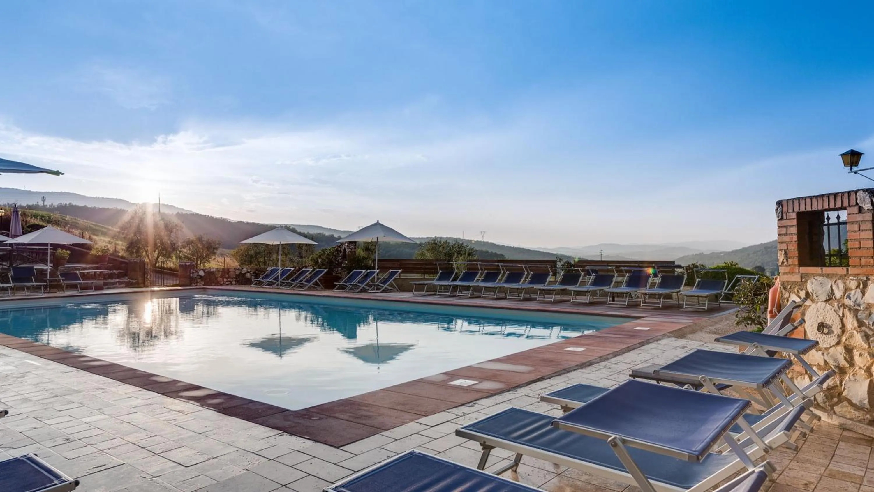Swimming pool in Borgo Il Poggiaccio Residenza Turistico Alberghiera