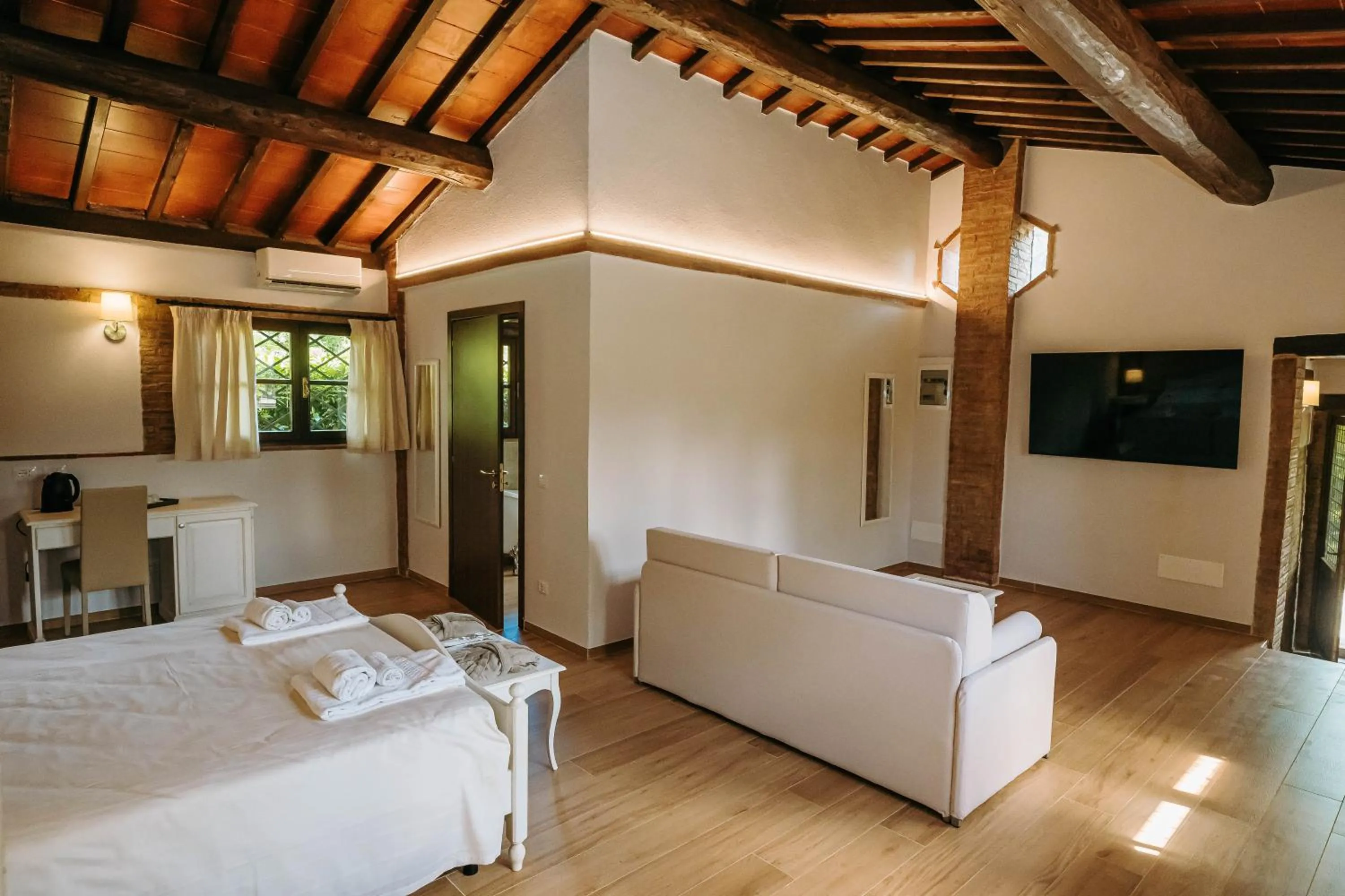 Bedroom, Bed in Borgo Il Poggiaccio Residenza Turistico Alberghiera