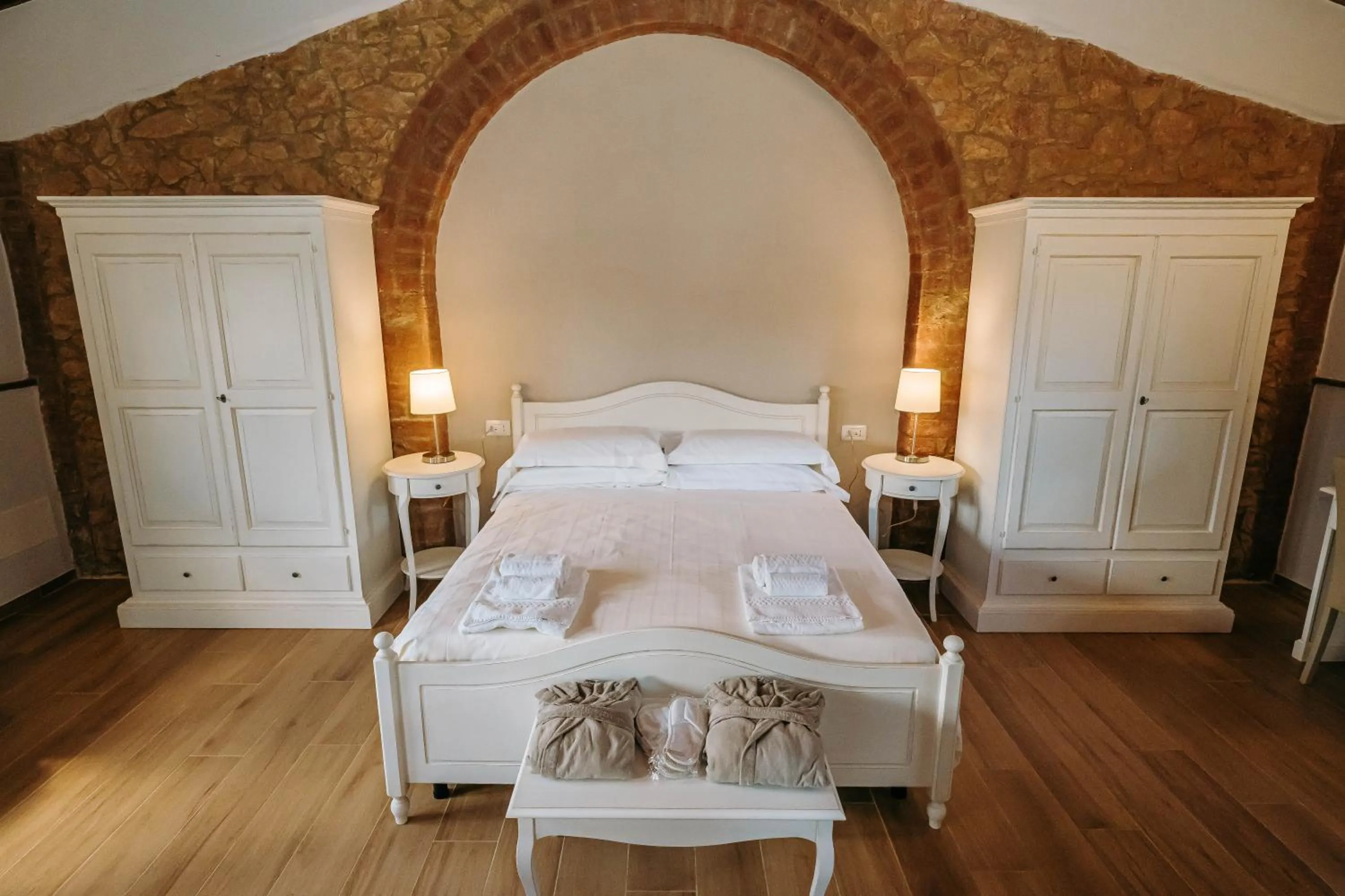 Bedroom, Bed in Borgo Il Poggiaccio Residenza Turistico Alberghiera