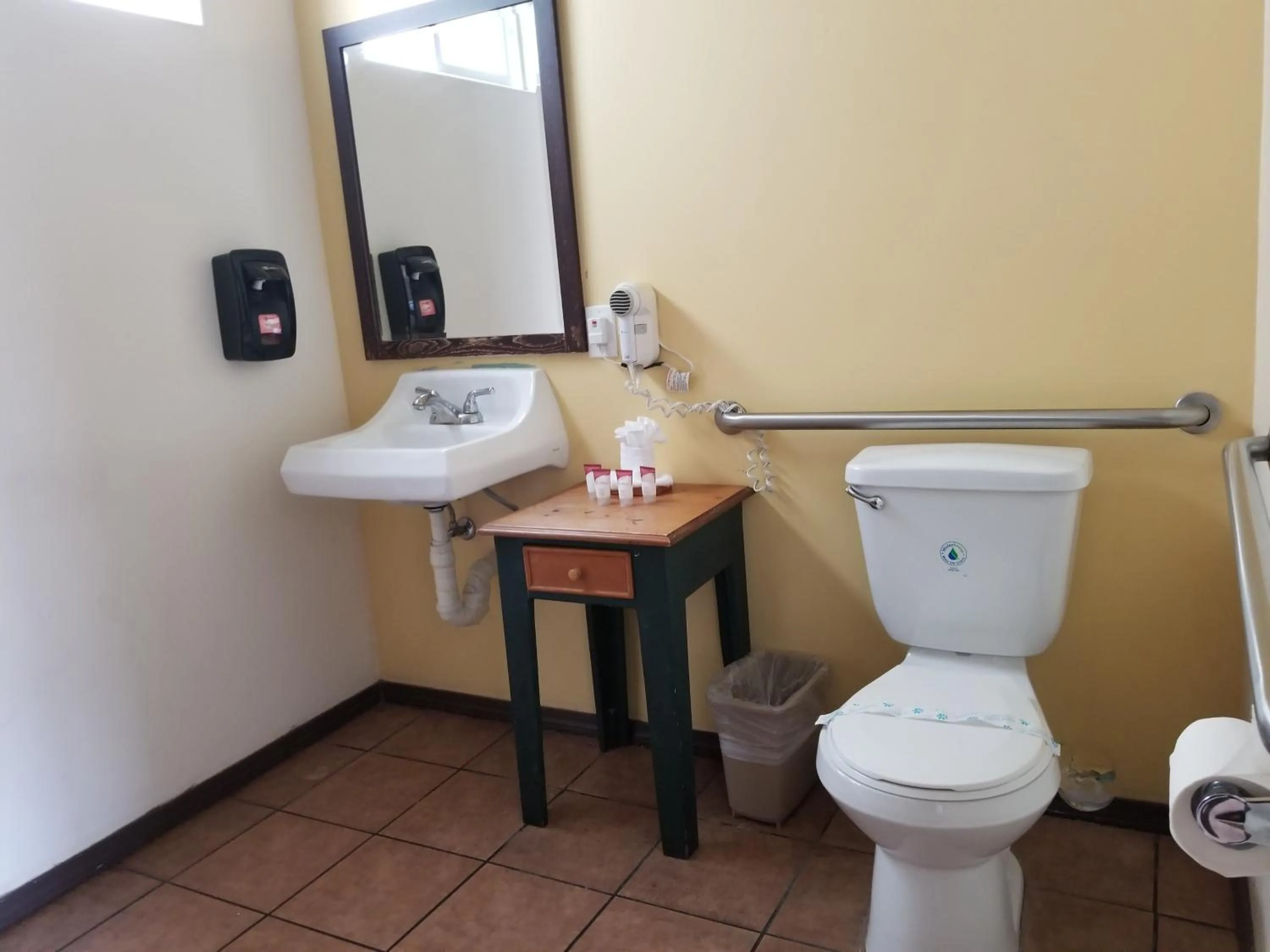 Bathroom in Casa Bella Inn Downtown LA