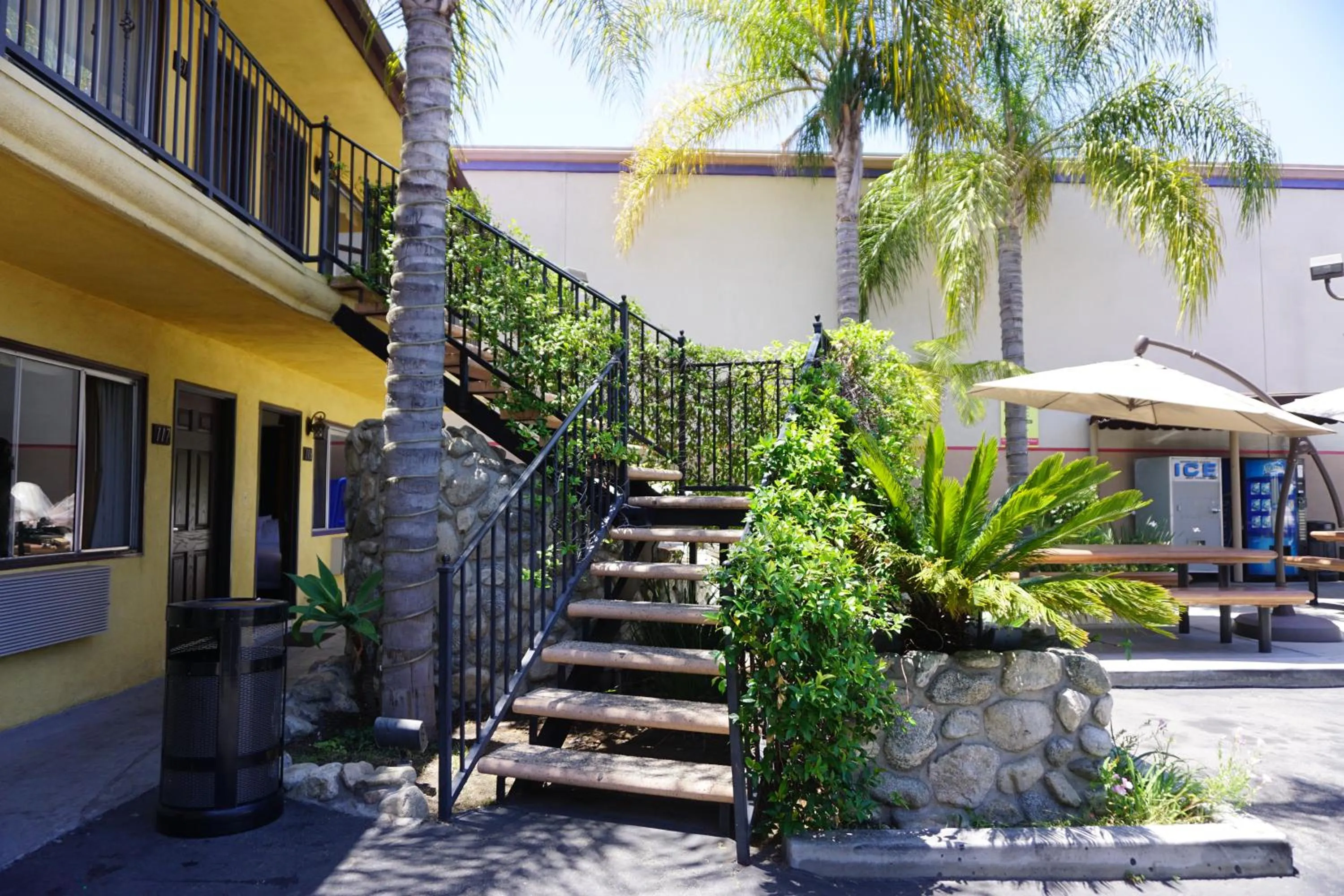 Day in Casa Bella Inn Downtown LA