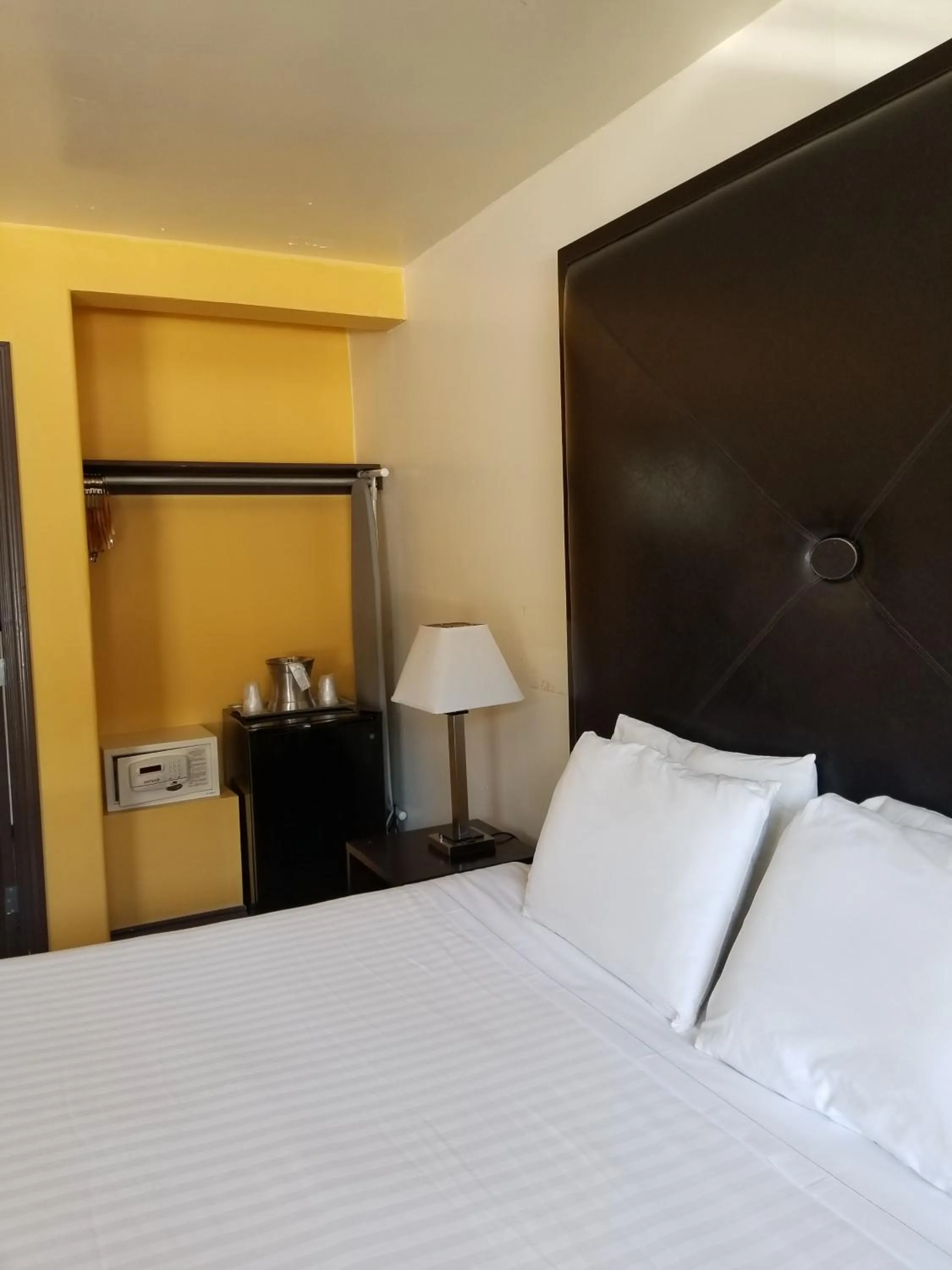 On site, Bed in Casa Bella Inn Downtown LA