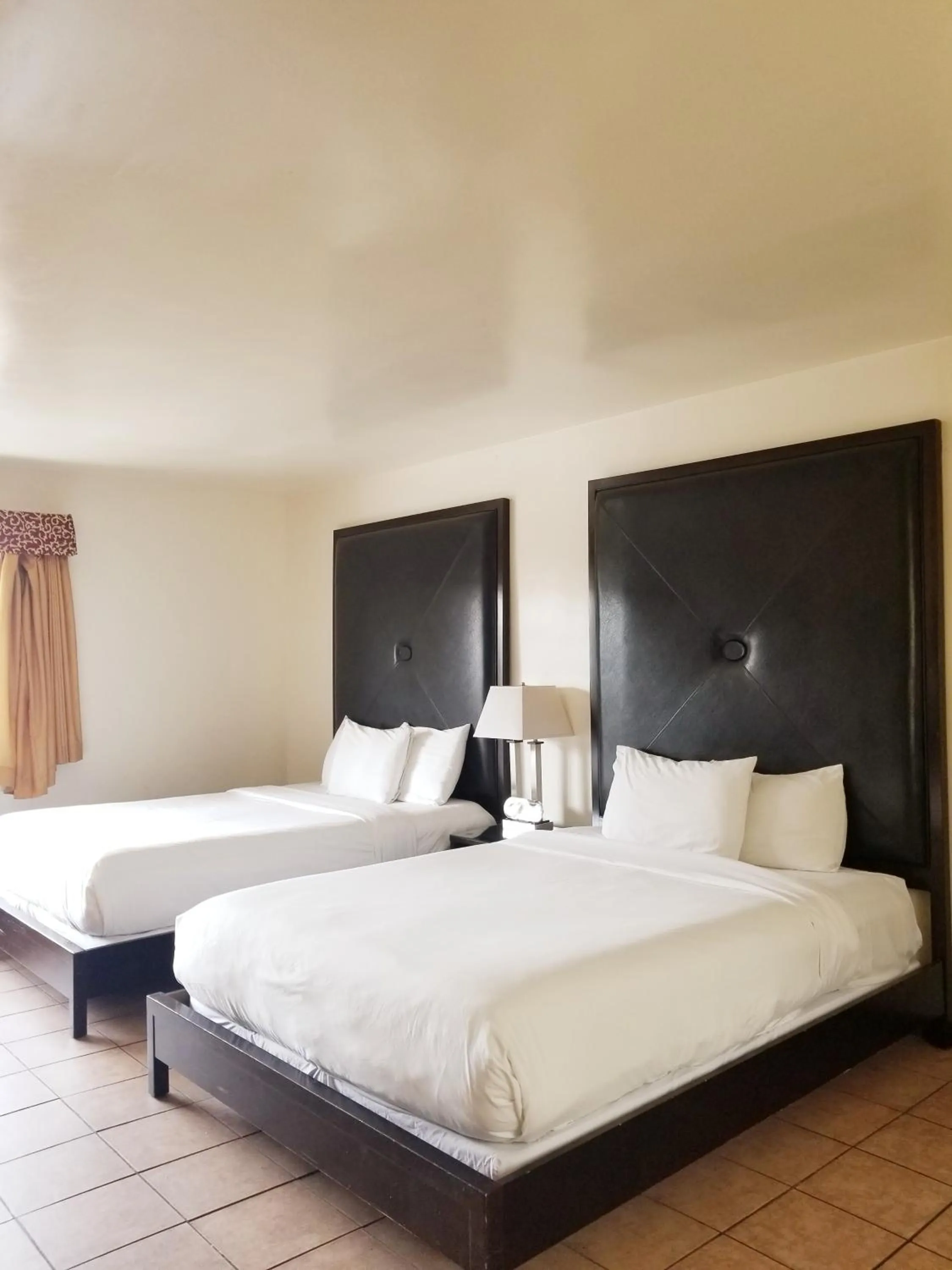 Bedroom, Bed in Casa Bella Inn Downtown LA