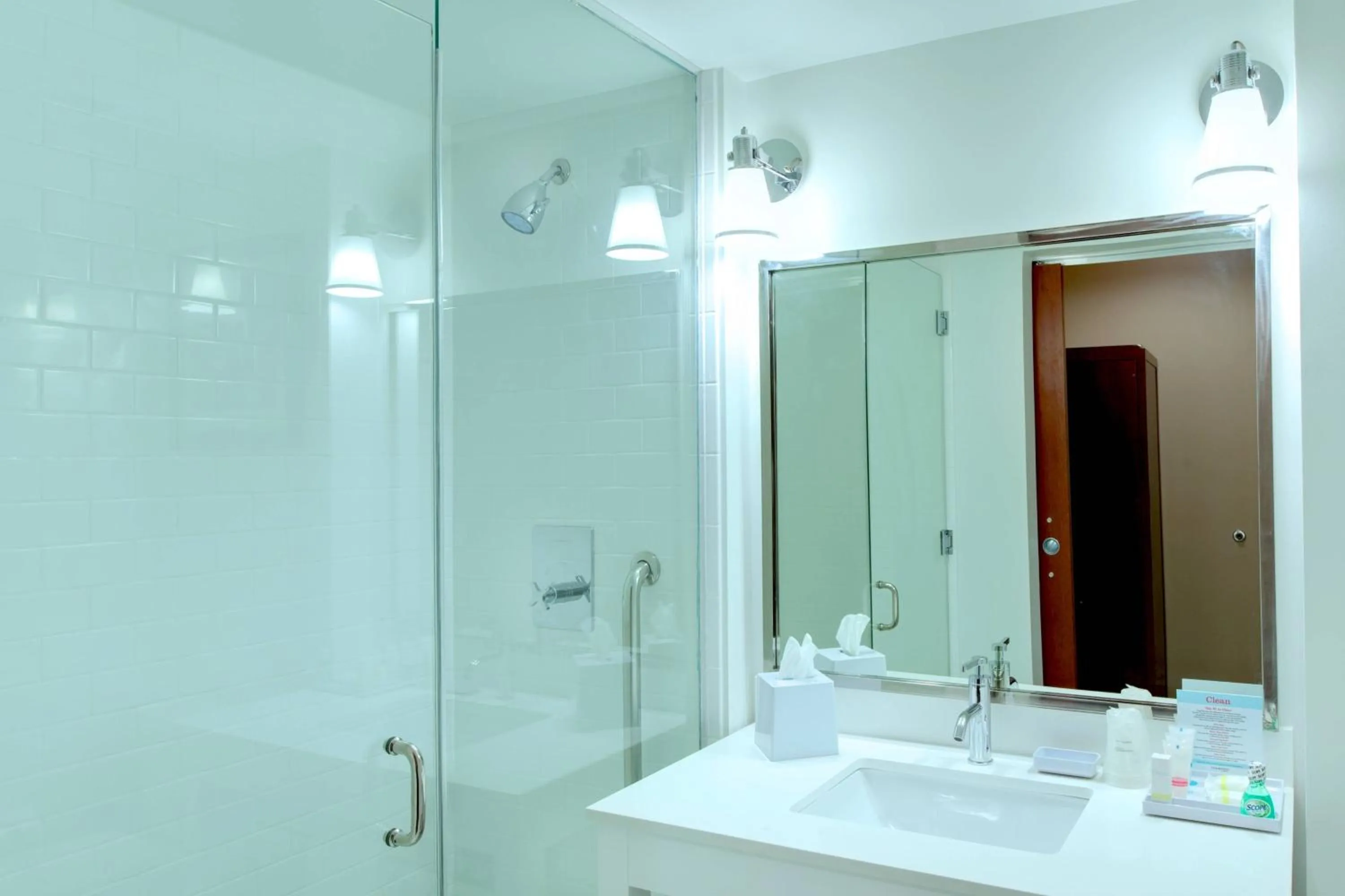 Guest room, 2 Queen in Four Points by Sheraton Oklahoma City Quail Springs