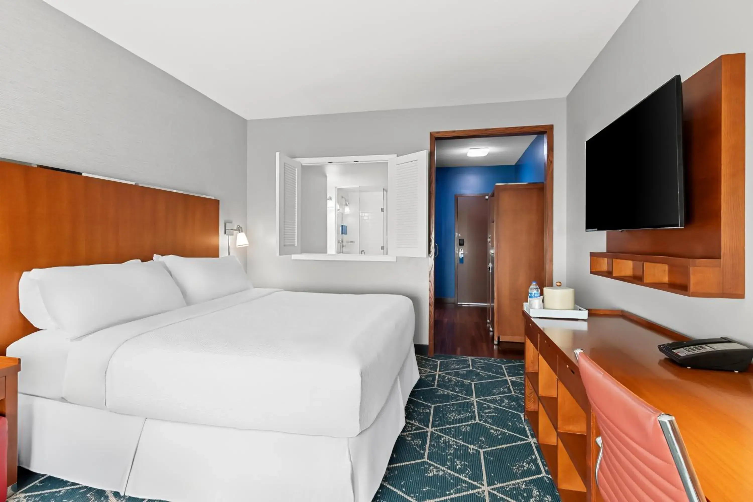 Larger Guest room, 1 King, Whirlpool in Four Points by Sheraton Oklahoma City Quail Springs Larger Guest room, 1 King, Whirlpool in Four Points by Sheraton Oklahoma City Quail Springs