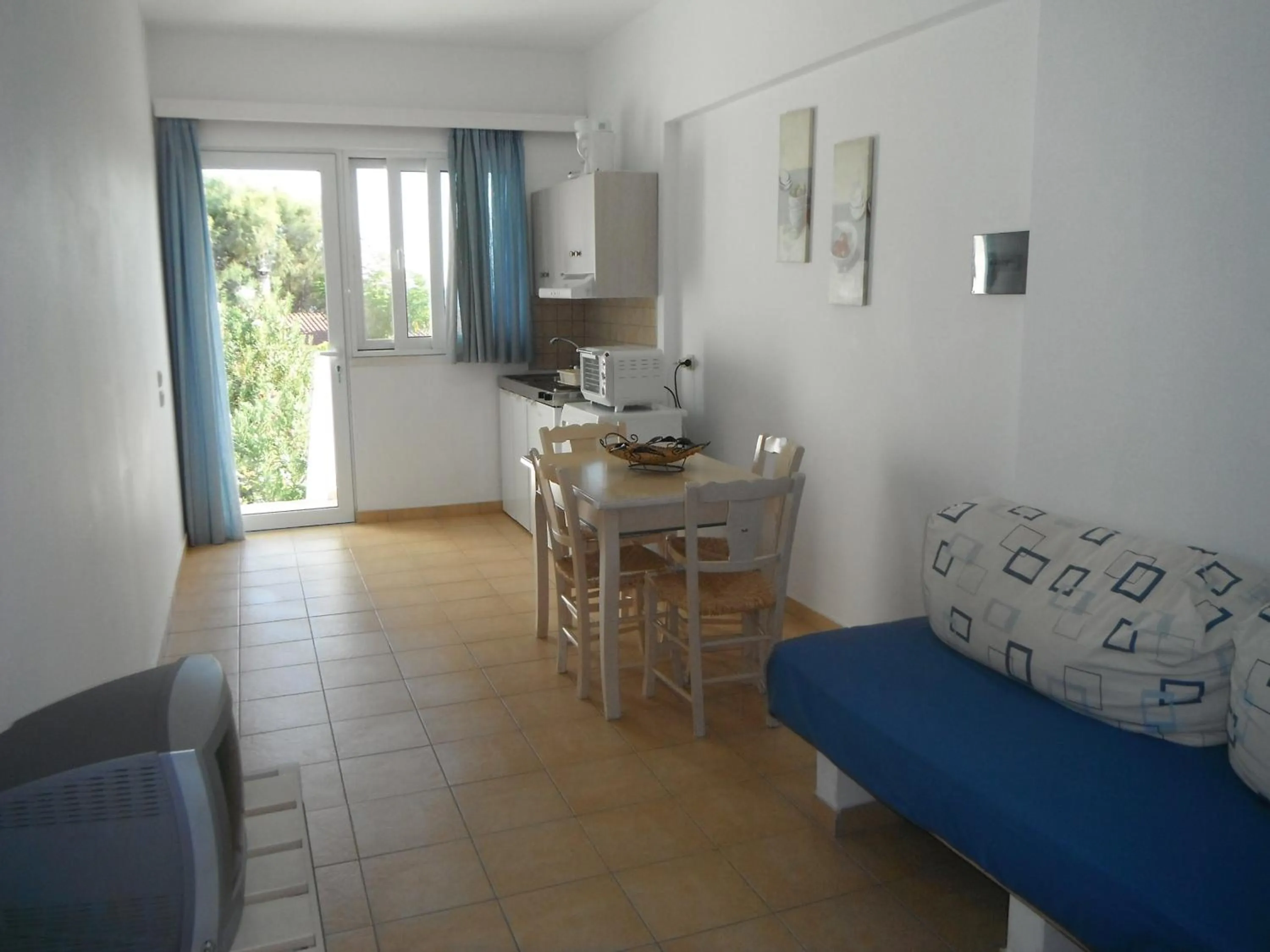 Kitchen or kitchenette in Mandorla Apartments