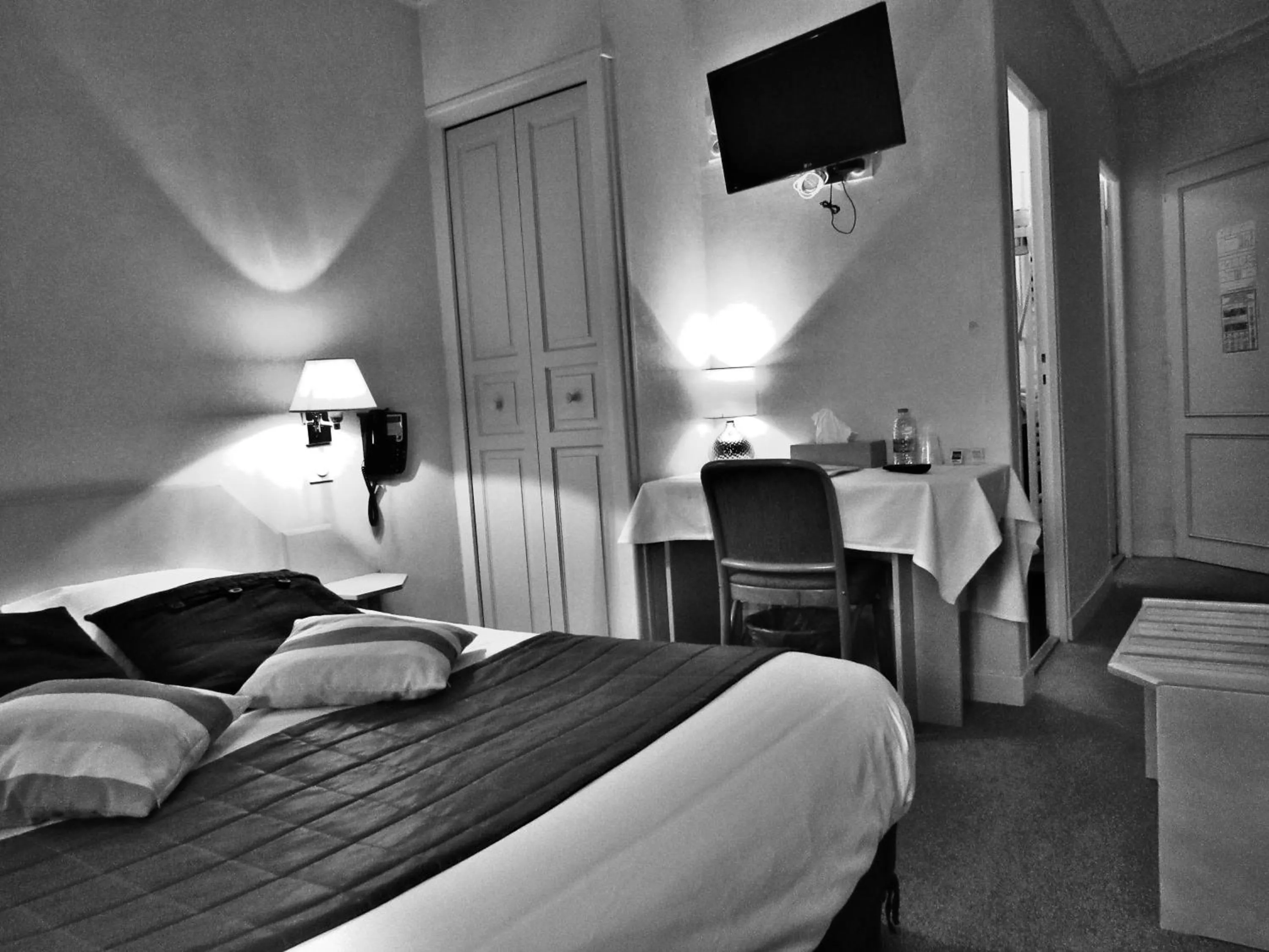 Bed in Hotel Restaurant de la Marne