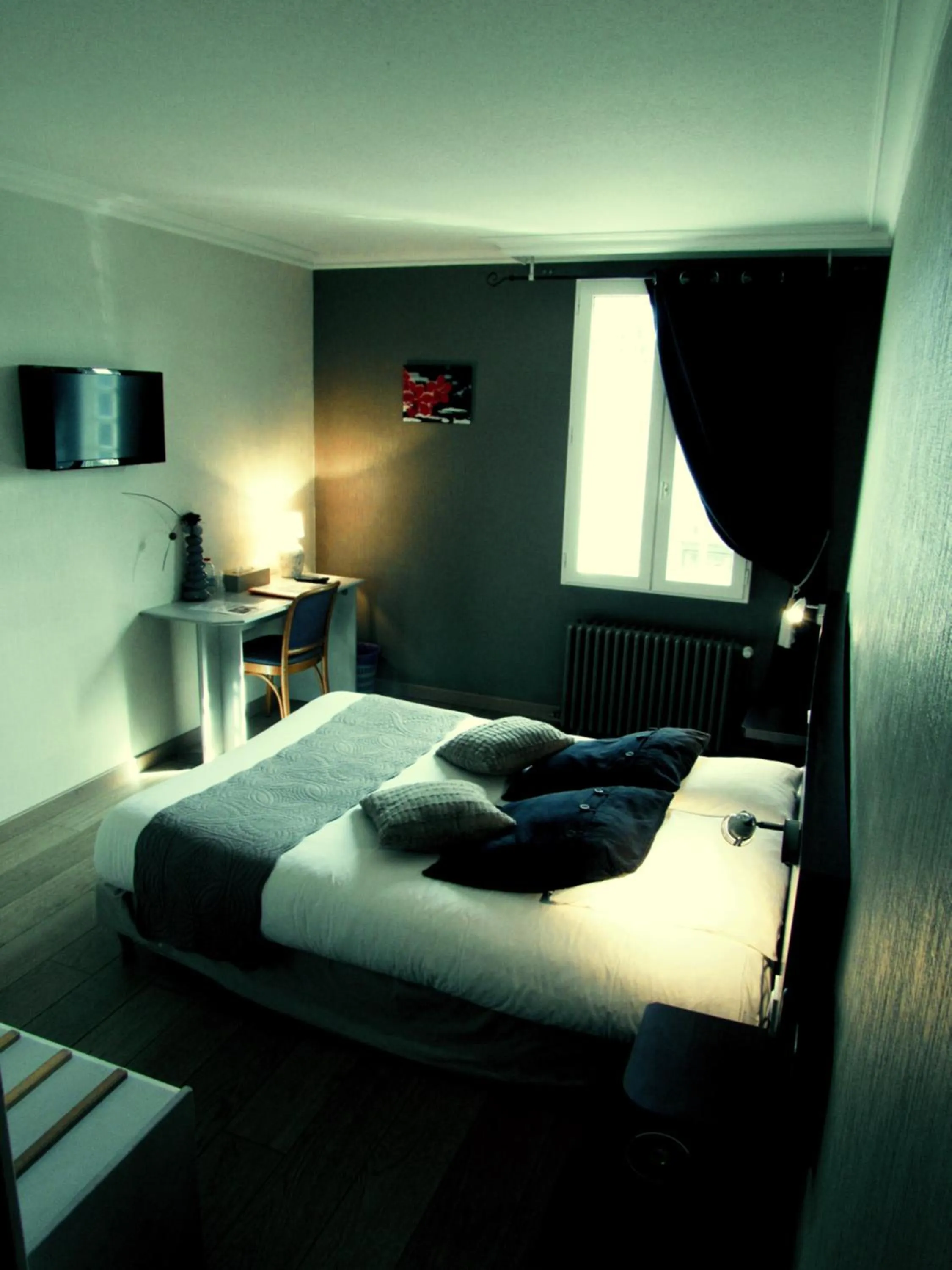 Bed in Hotel Restaurant de la Marne