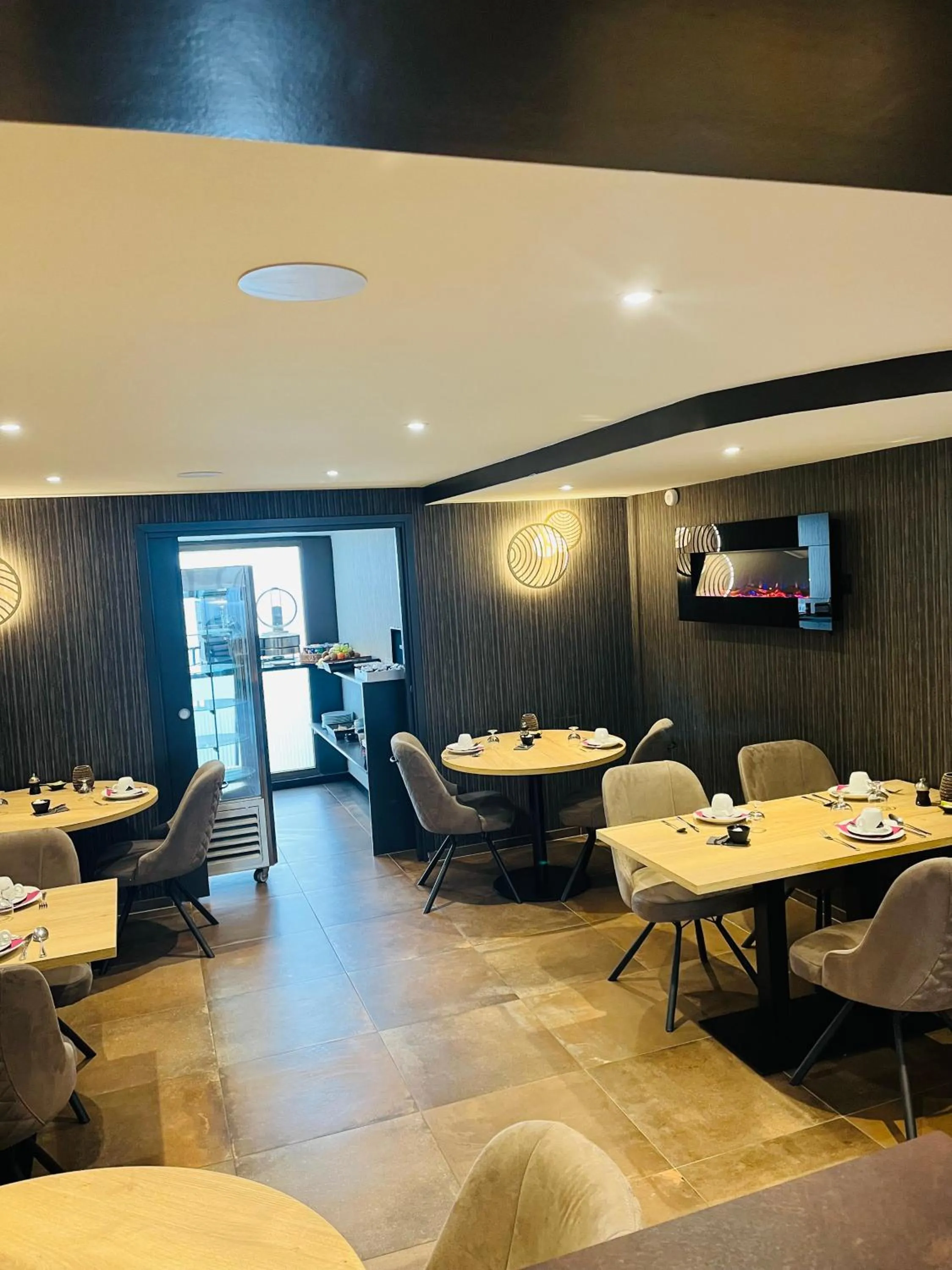 Breakfast in Hotel Restaurant de la Marne