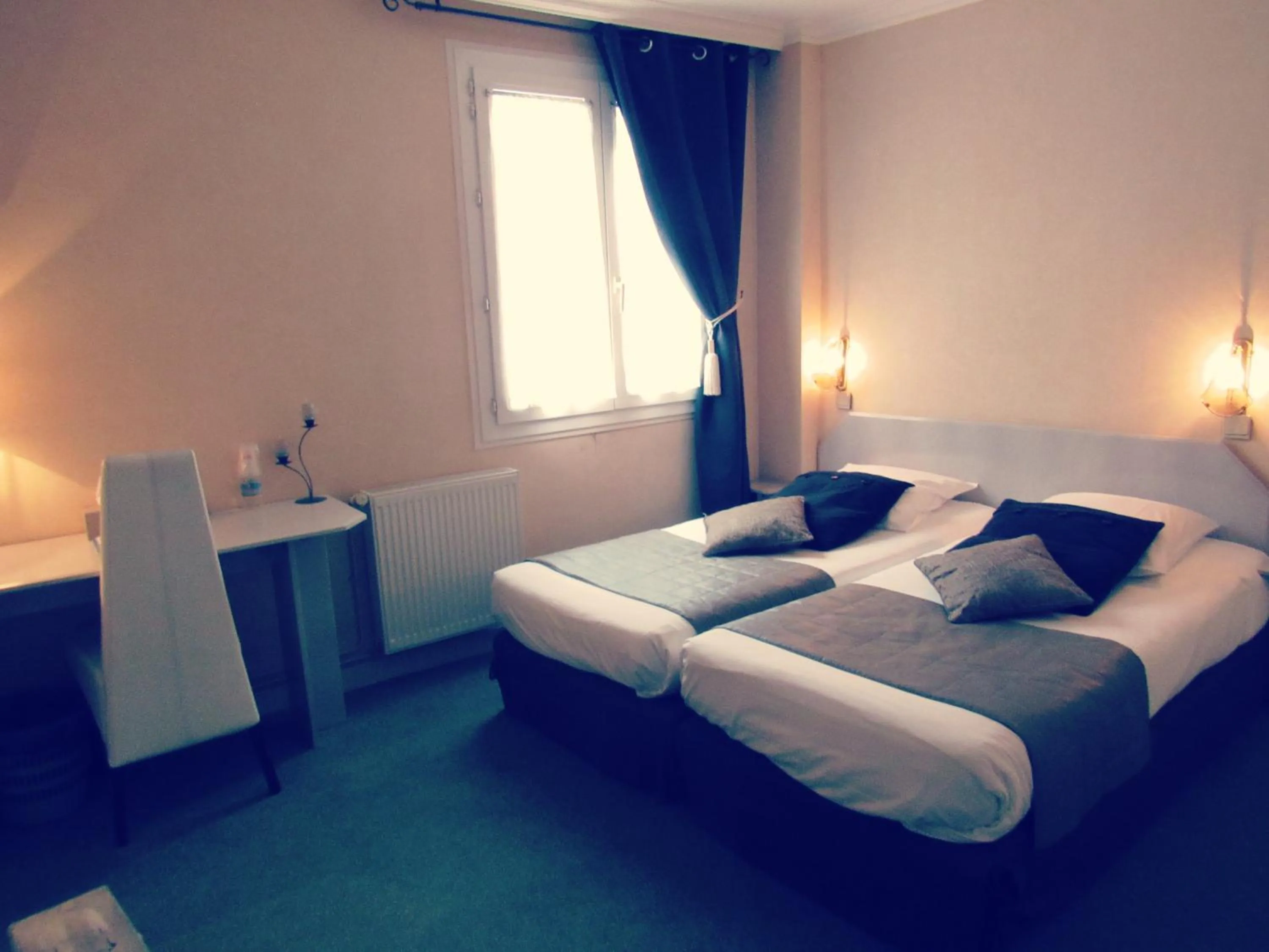 Bed in Hotel Restaurant de la Marne