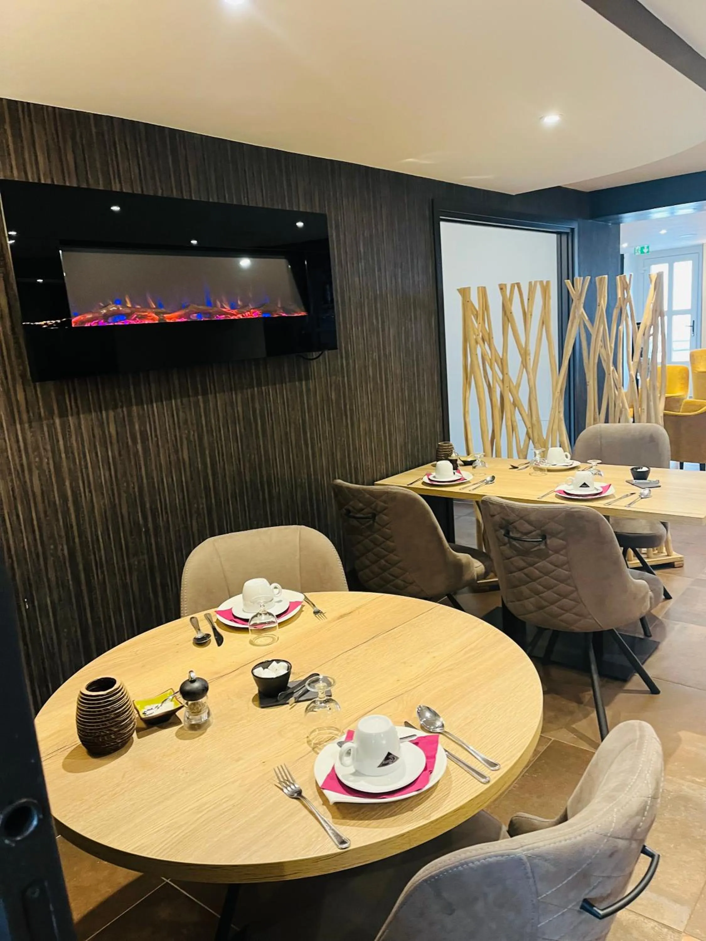 Breakfast in Hotel Restaurant de la Marne