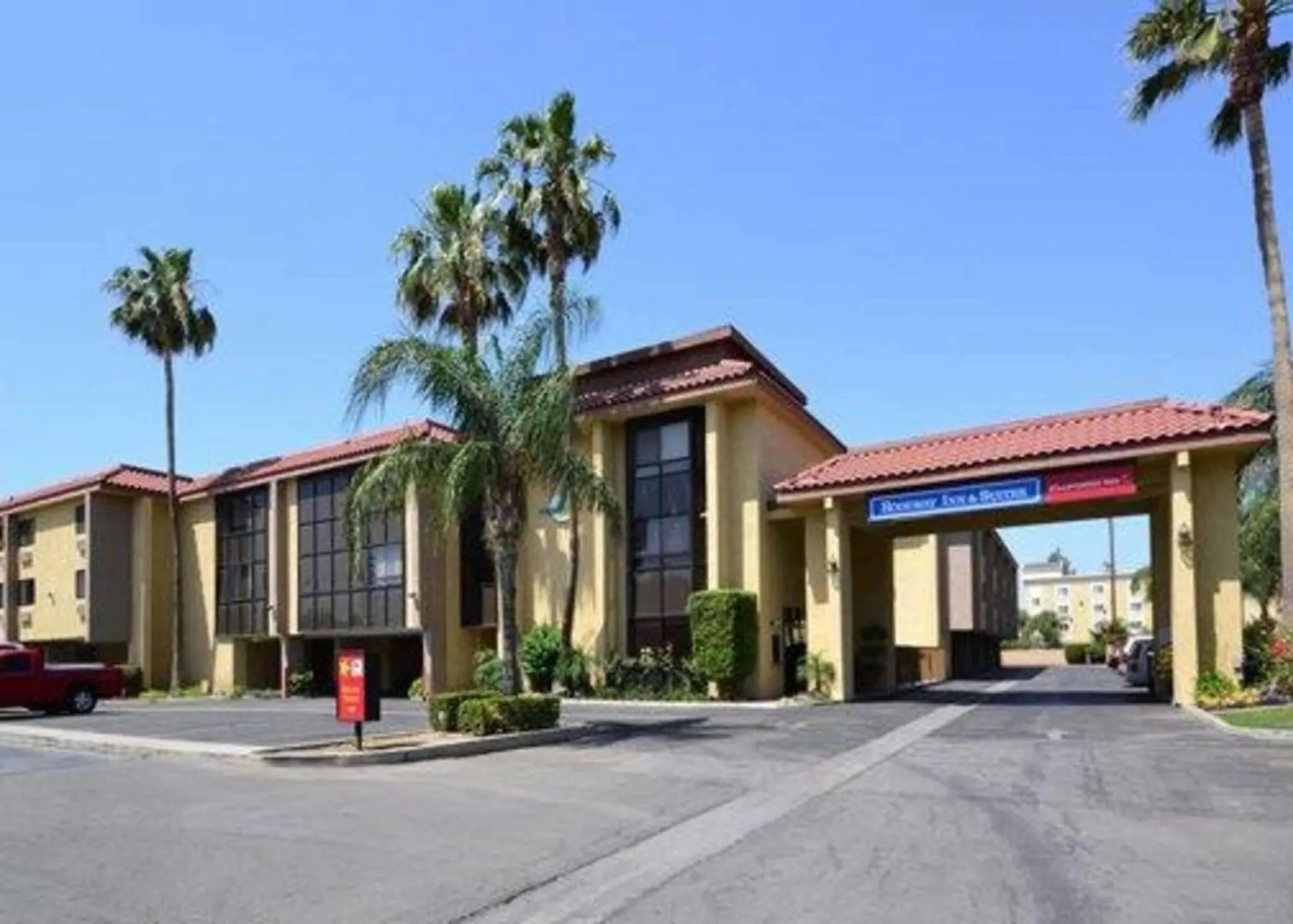 Property building in California Inn and Suites Bakersfield