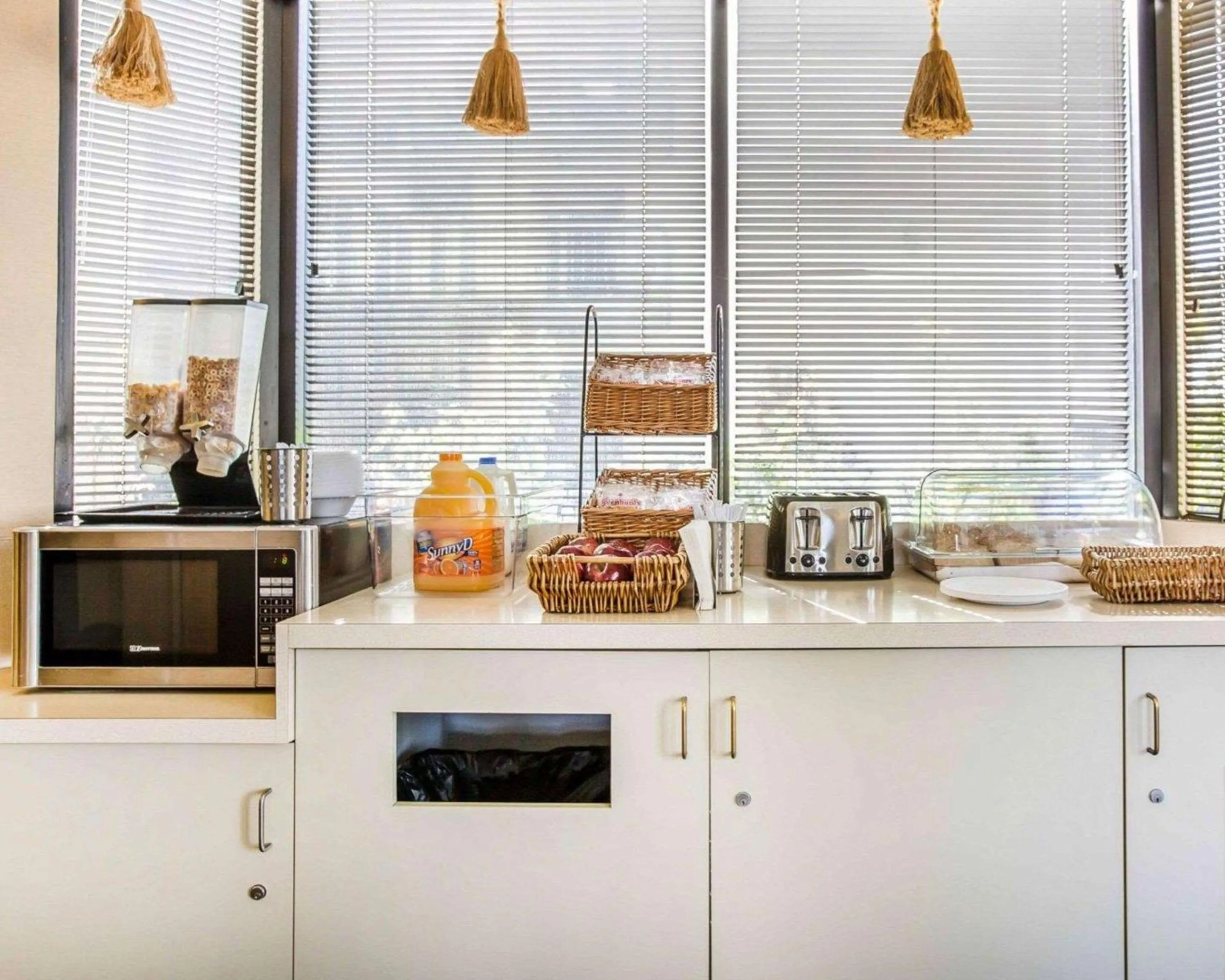 Breakfast in California Inn and Suites Bakersfield