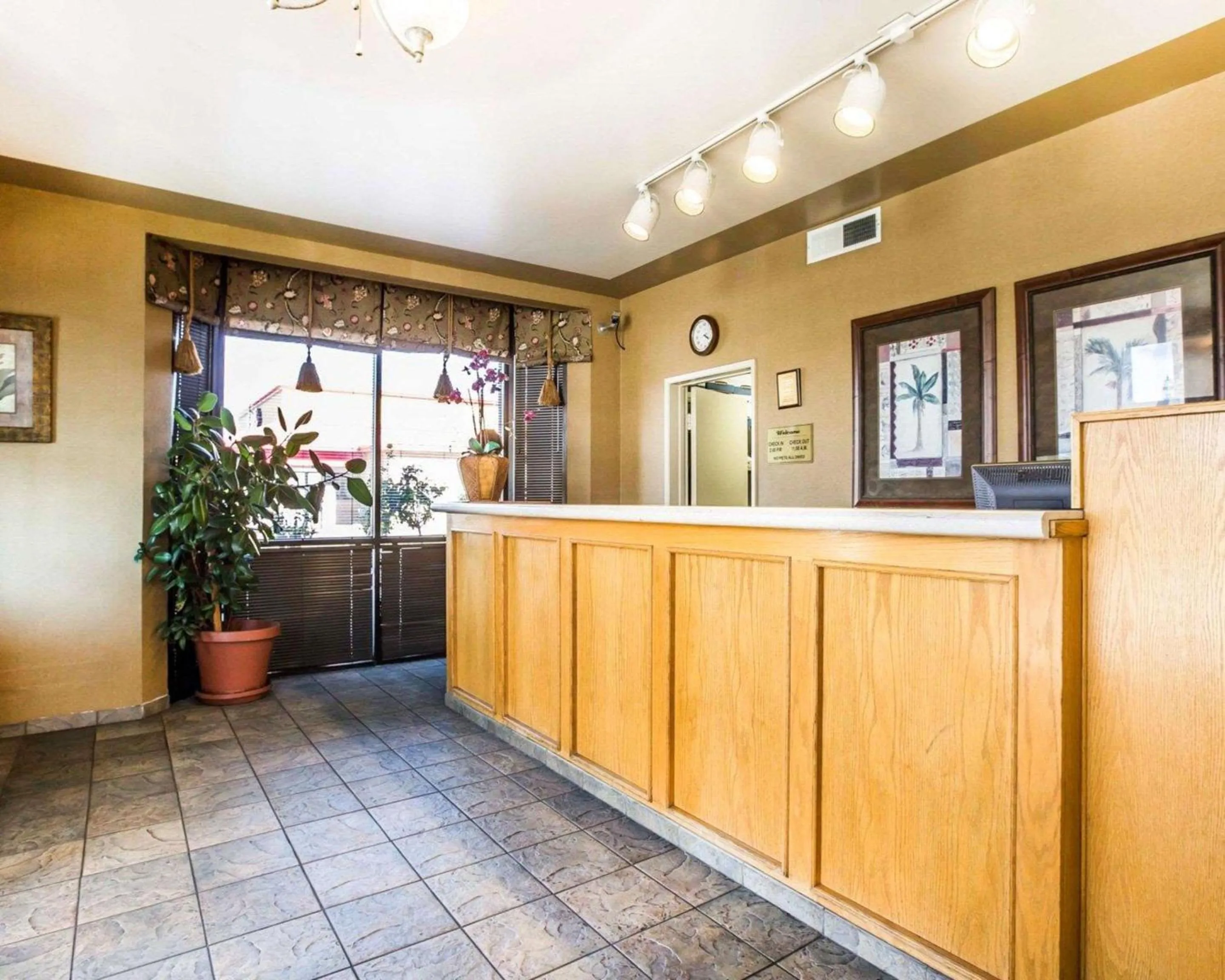 Lobby or reception in California Inn and Suites Bakersfield