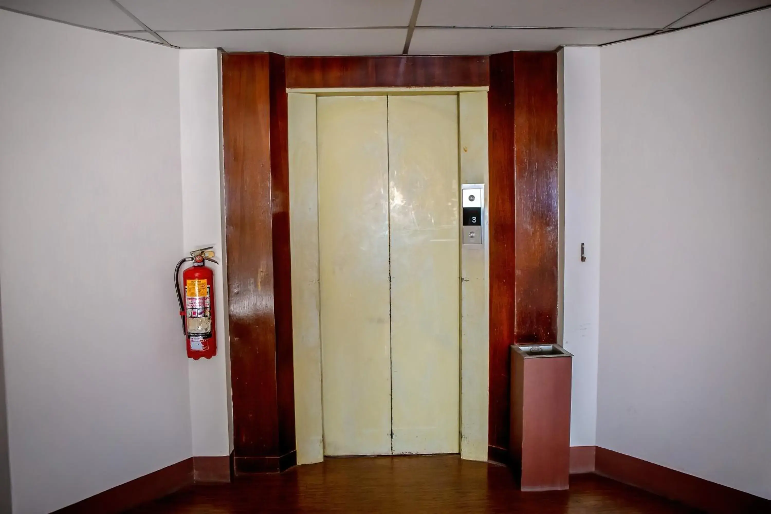 elevator in Lukmuang 2 Hotel elevator in Lukmuang 2 Hotel