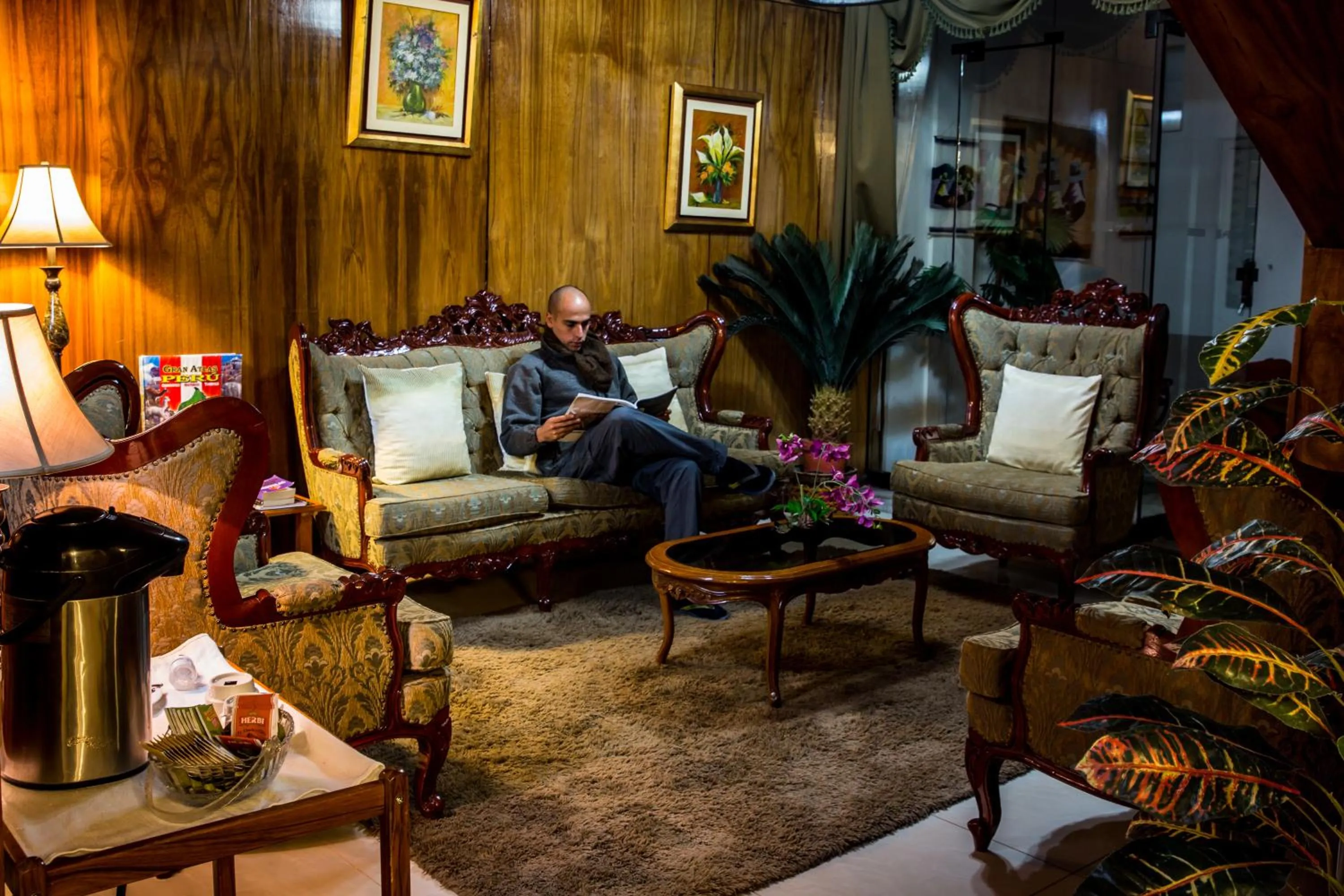 Restaurant/places to eat in Kaaro Hotel El Buho