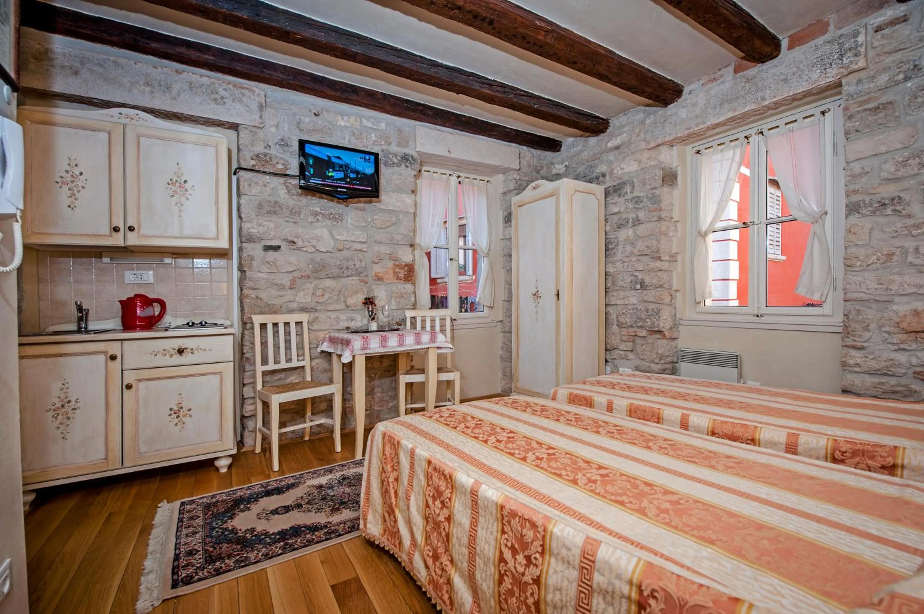 Photo of the whole room, Bed in Residence MARCO POLO Centro Storico