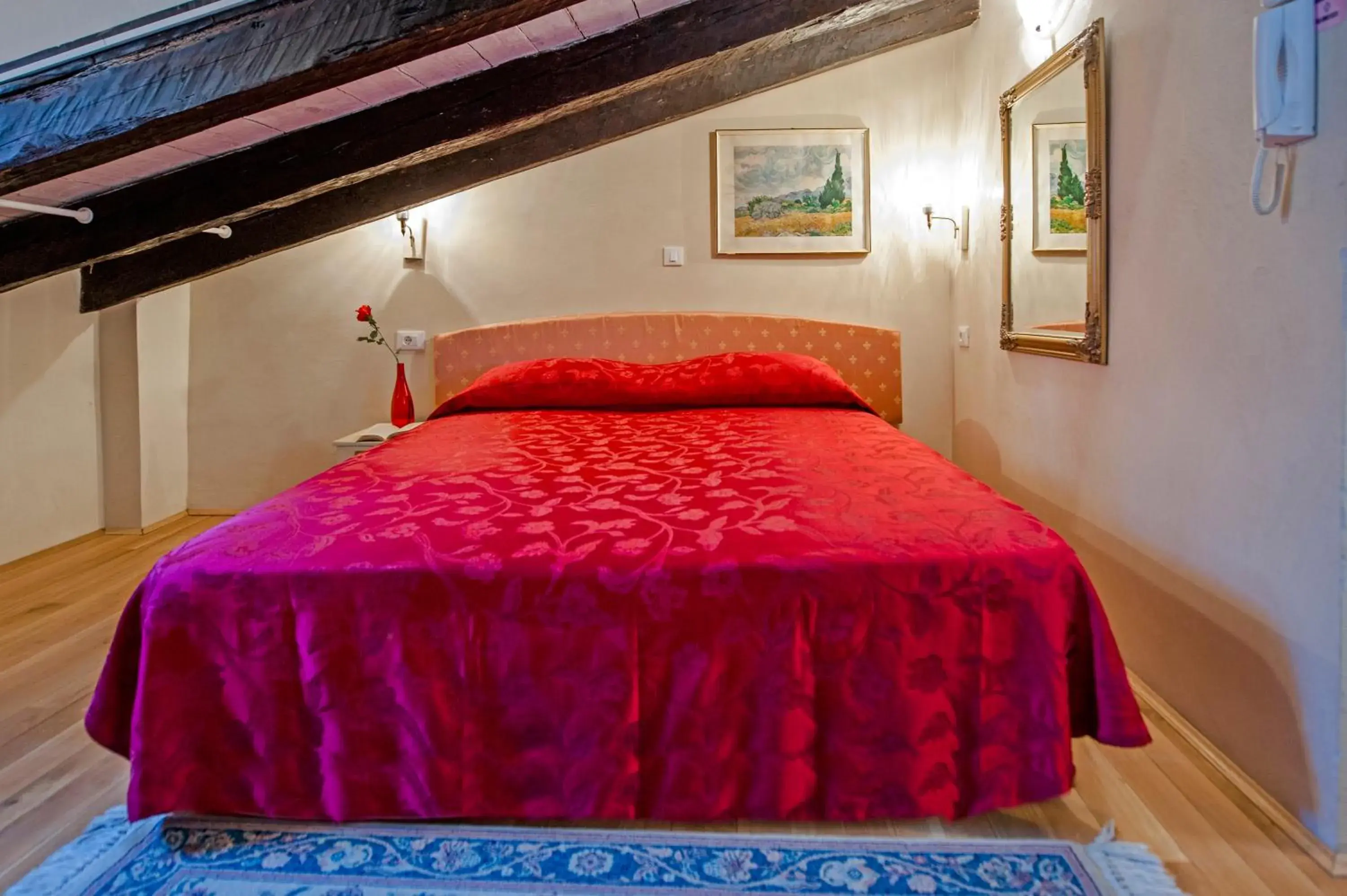 Attic Double Room with Kitchenette in Residence MARCO POLO Centro Storico Attic Double Room with Kitchenette in Residence MARCO POLO Centro Storico