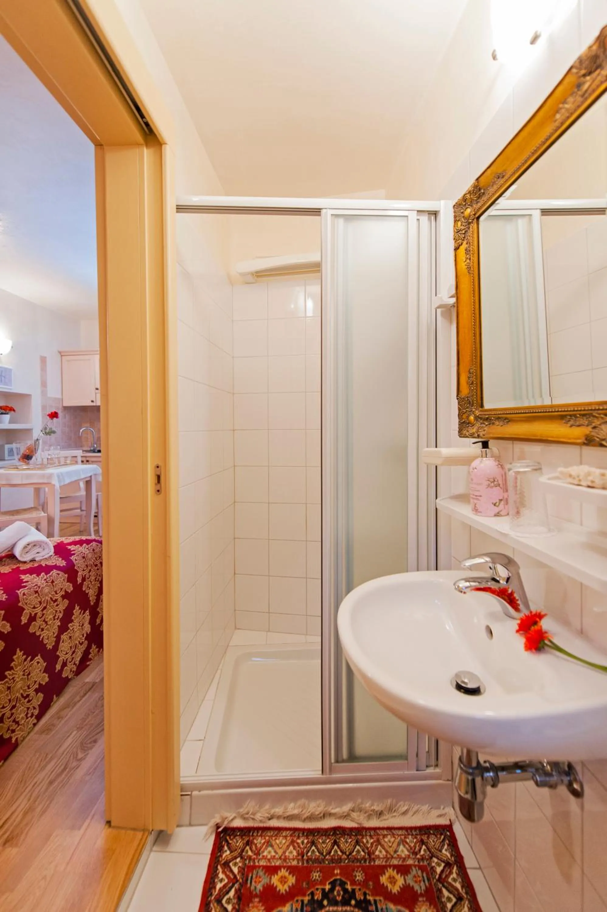 Bathroom, Bed in Residence LA CARERA Centro Storico