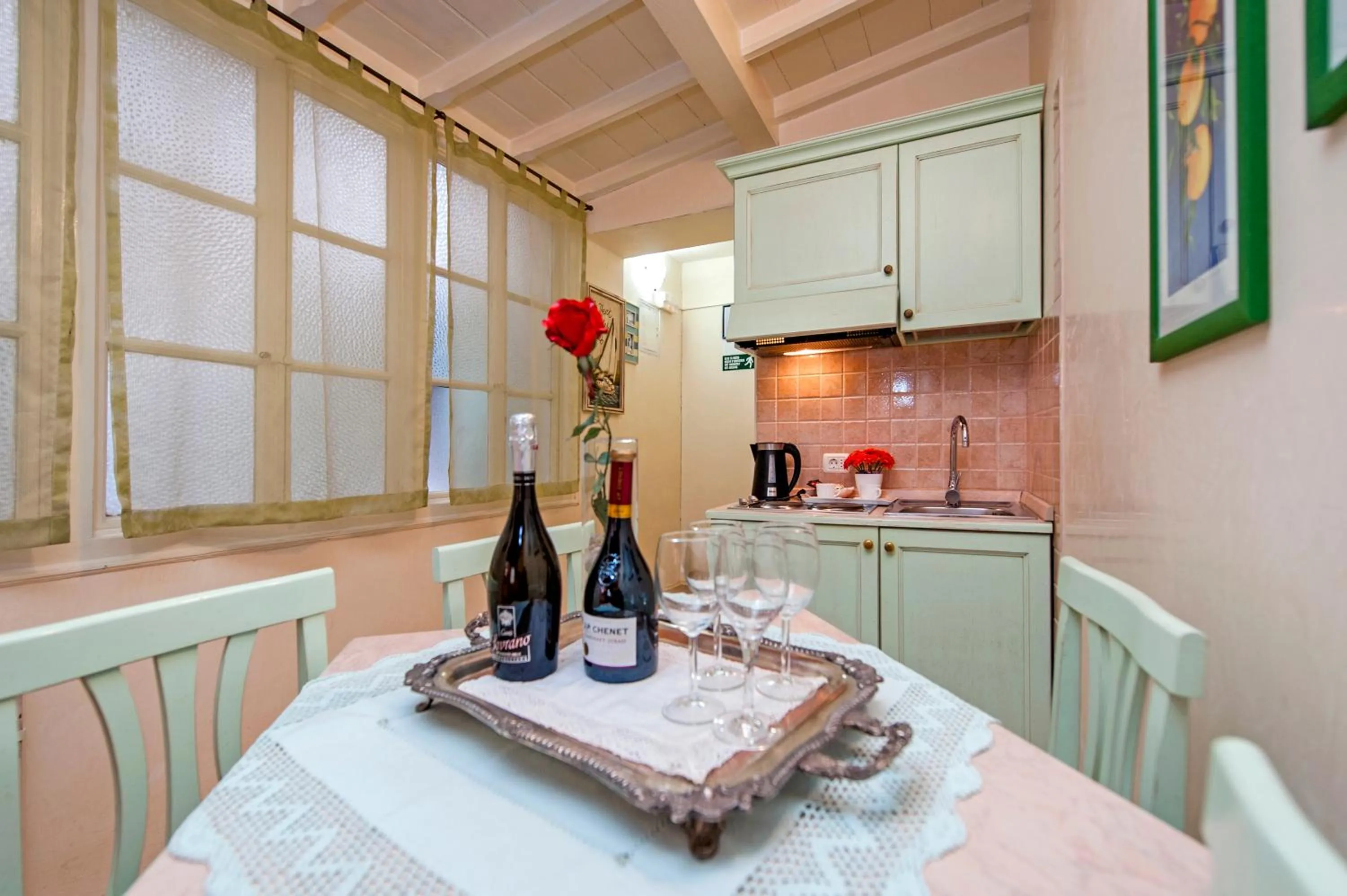 Kitchen or kitchenette in Residence LA CARERA Centro Storico