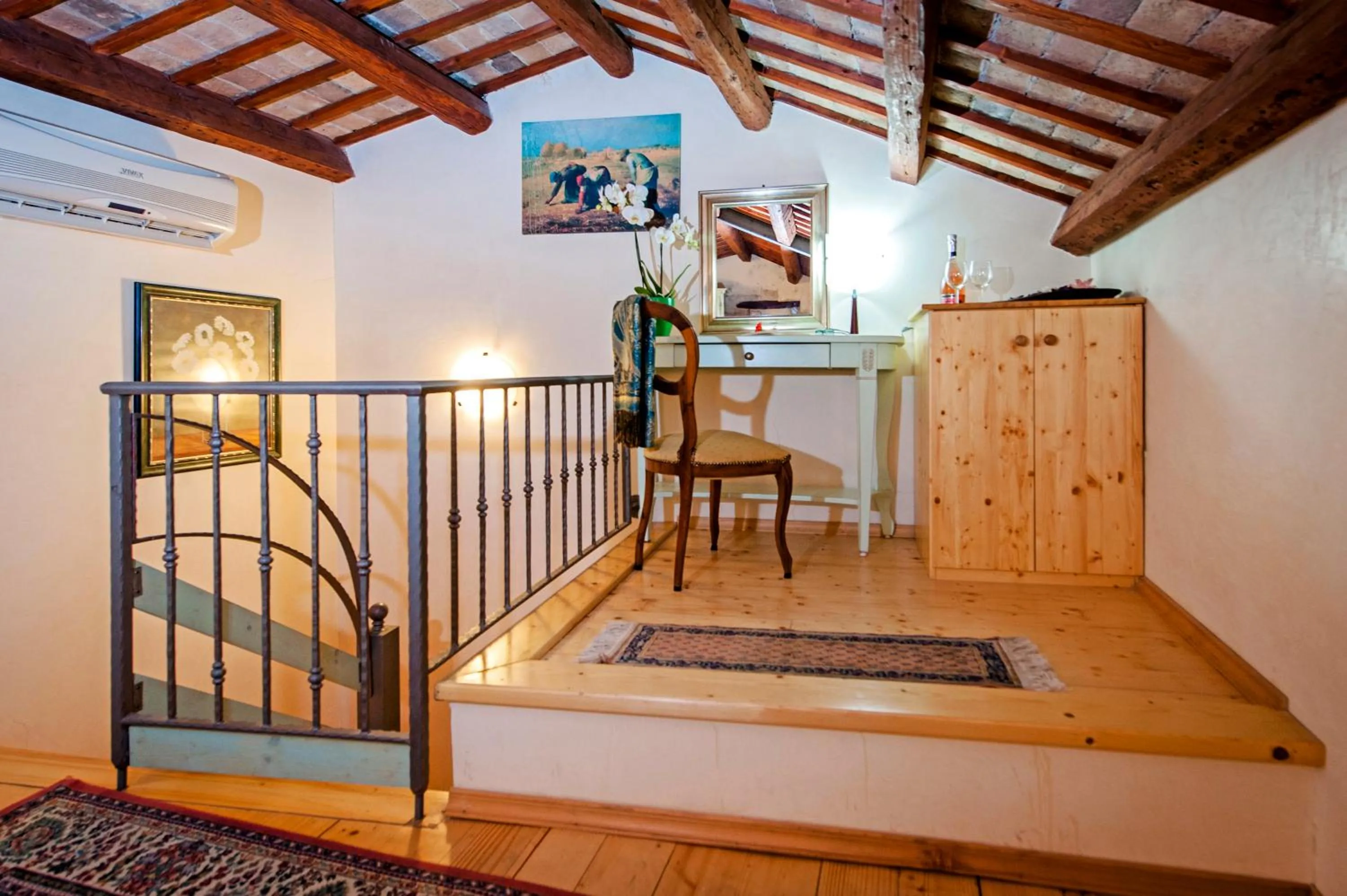 Decorative detail in Residence LA CARERA Centro Storico