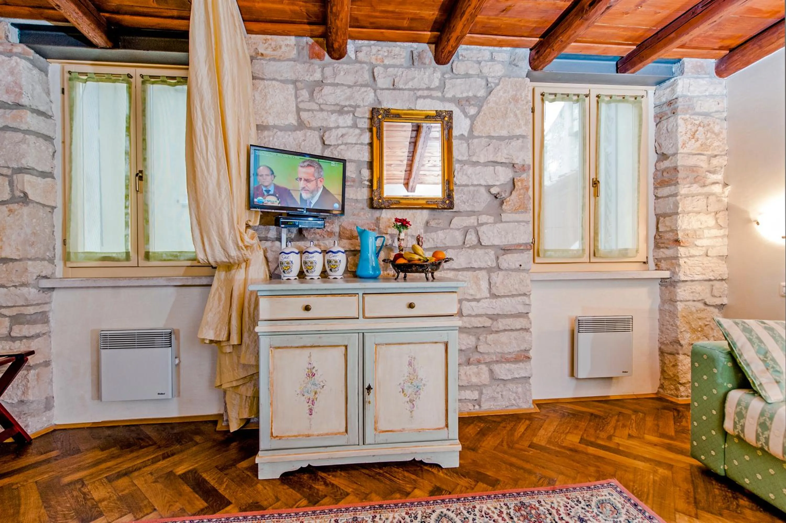 Photo of the whole room in Residence LA CARERA Centro Storico