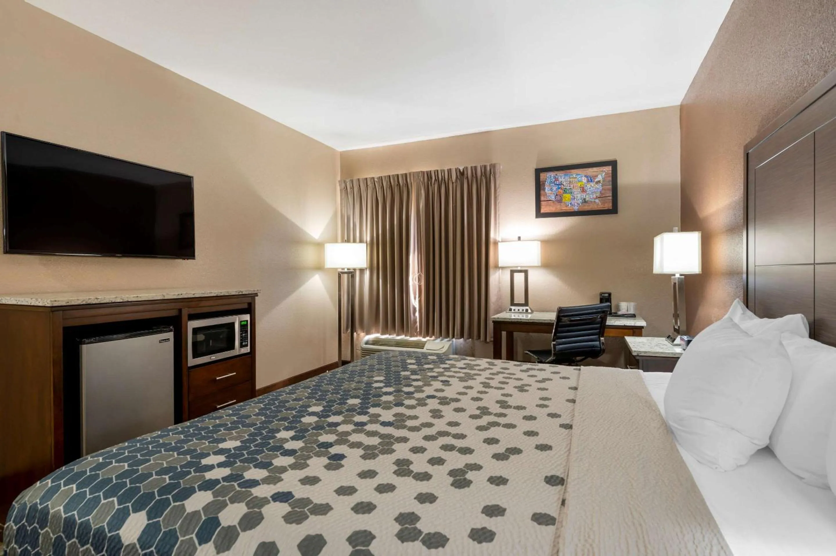 Bedroom, Bed in Econo Lodge