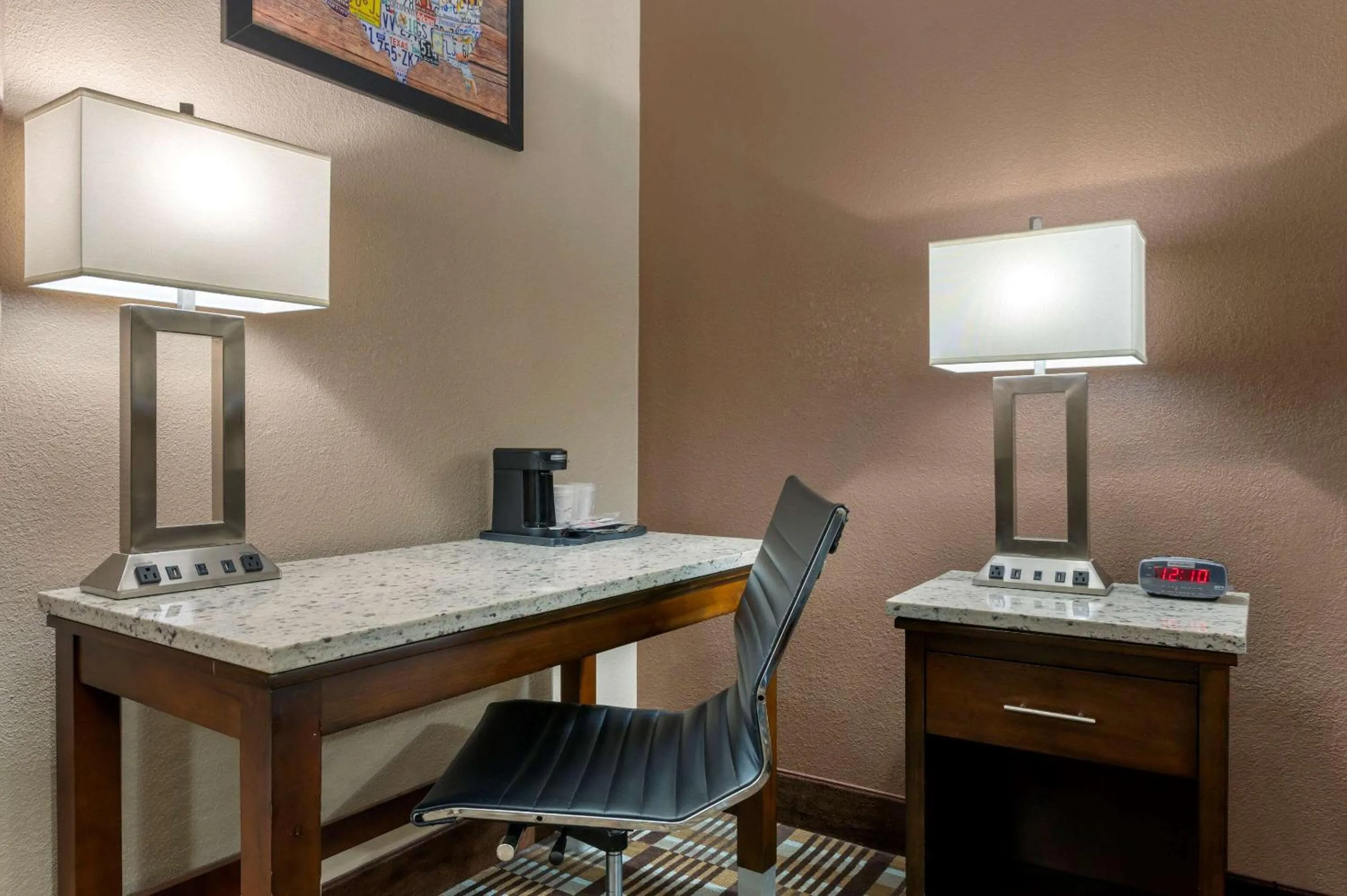 Bedroom in Econo Lodge