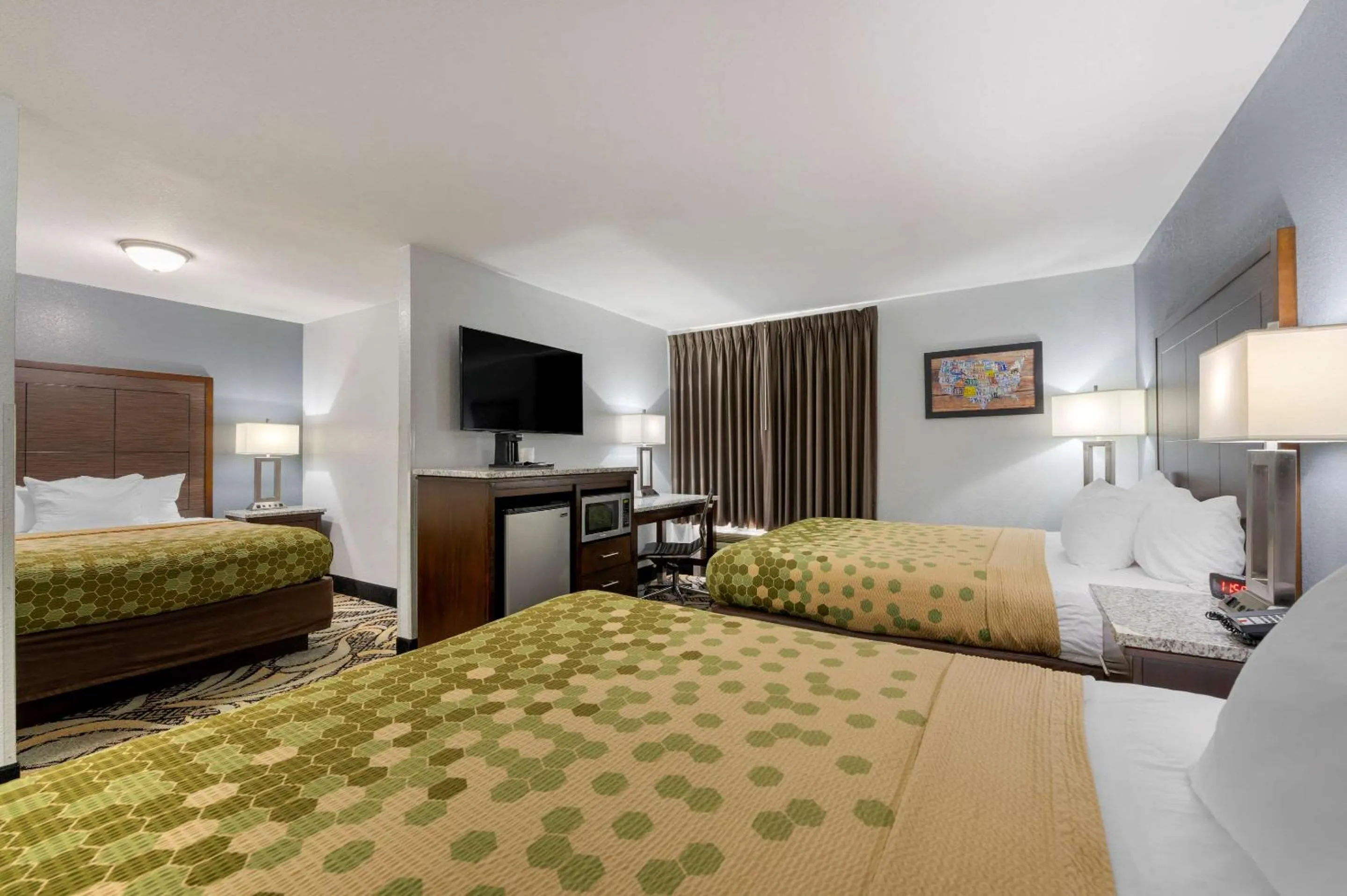 Bedroom, Bed in Econo Lodge