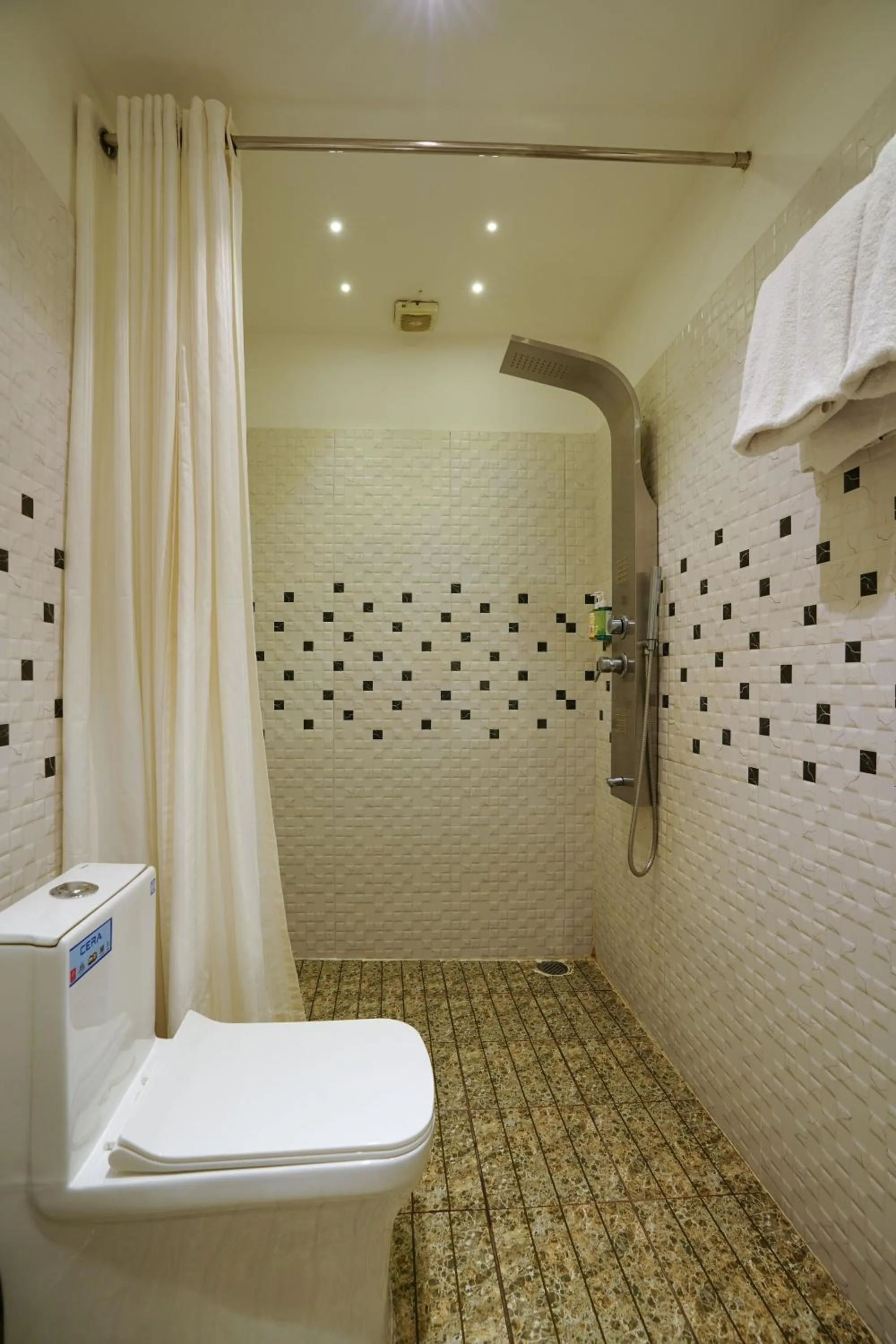 Bathroom in Bloom Boutique l Lake Pichola