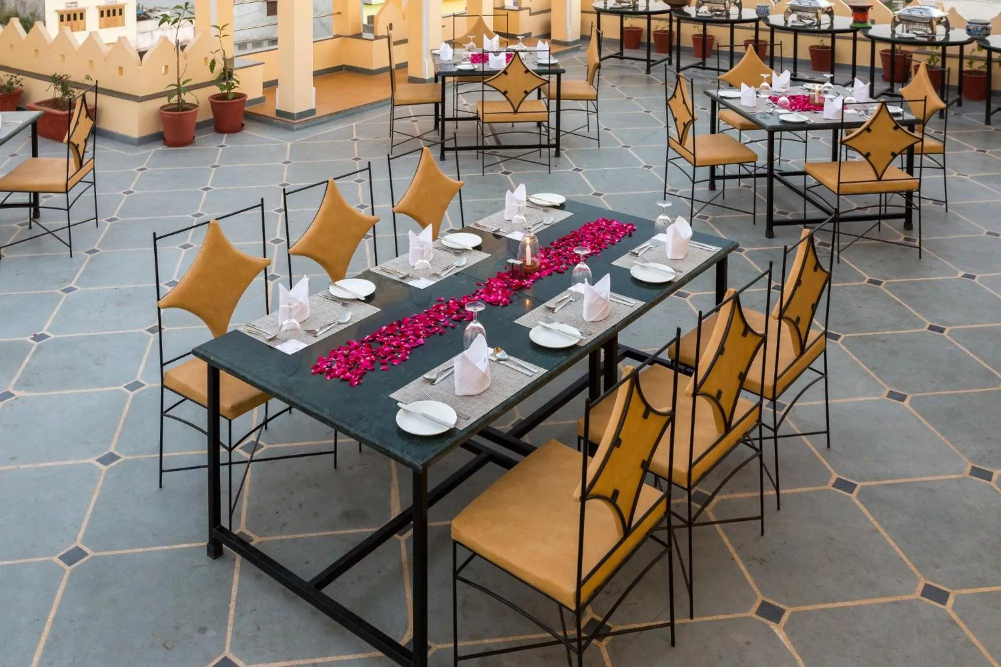Restaurant/places to eat in Bloom Boutique l Lake Pichola