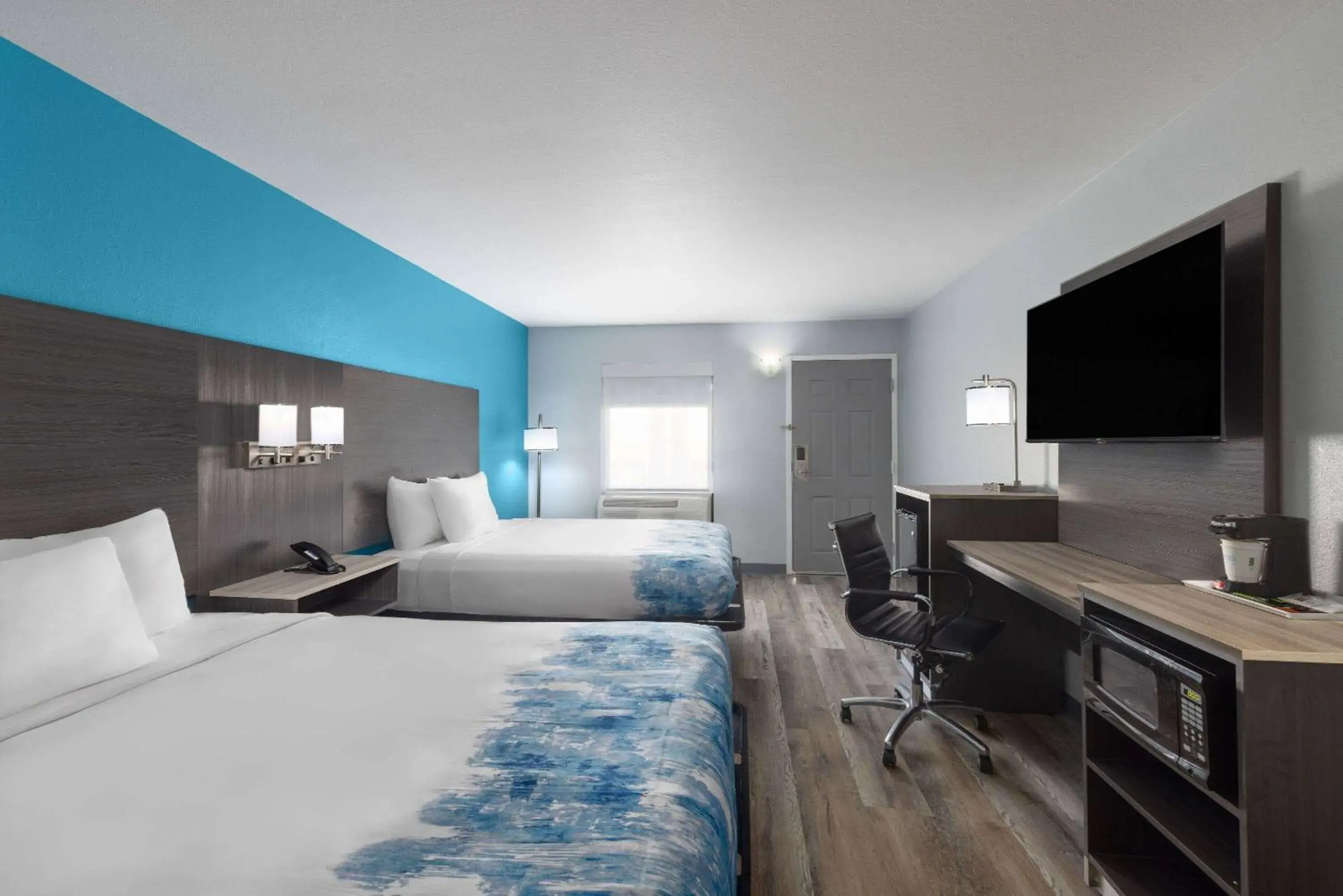 Photo of the whole room, Bed in Baymont by Wyndham Branson Thousand Hills Photo of the whole room, Bed in Baymont by Wyndham Branson Thousand Hills